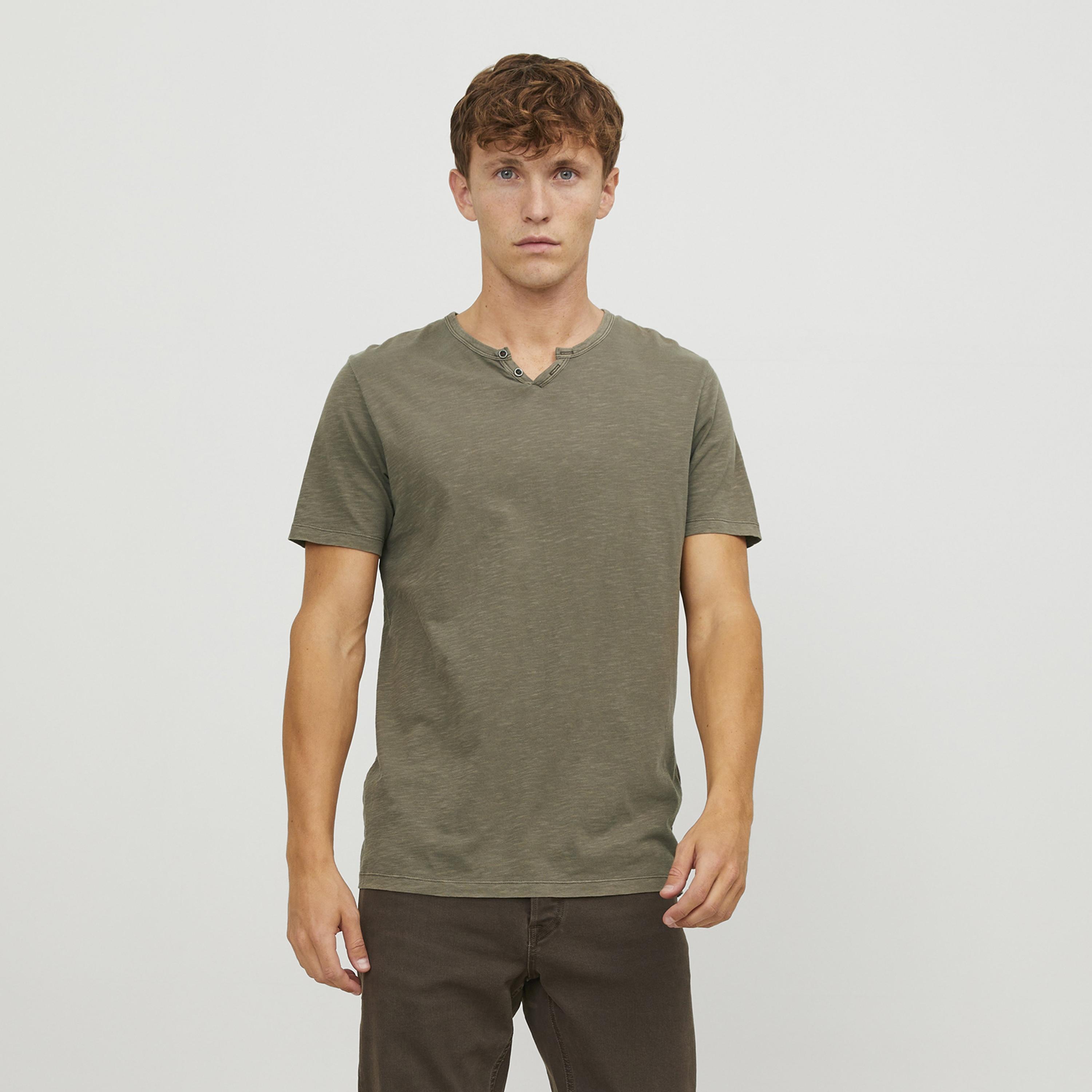تيشرت رجالي مغزول (هيدرد) بياقة هنلي وأكمام قصيرة من جاك آند جونز-men-clothing-tshirtsandpolos-tshirts-image-9