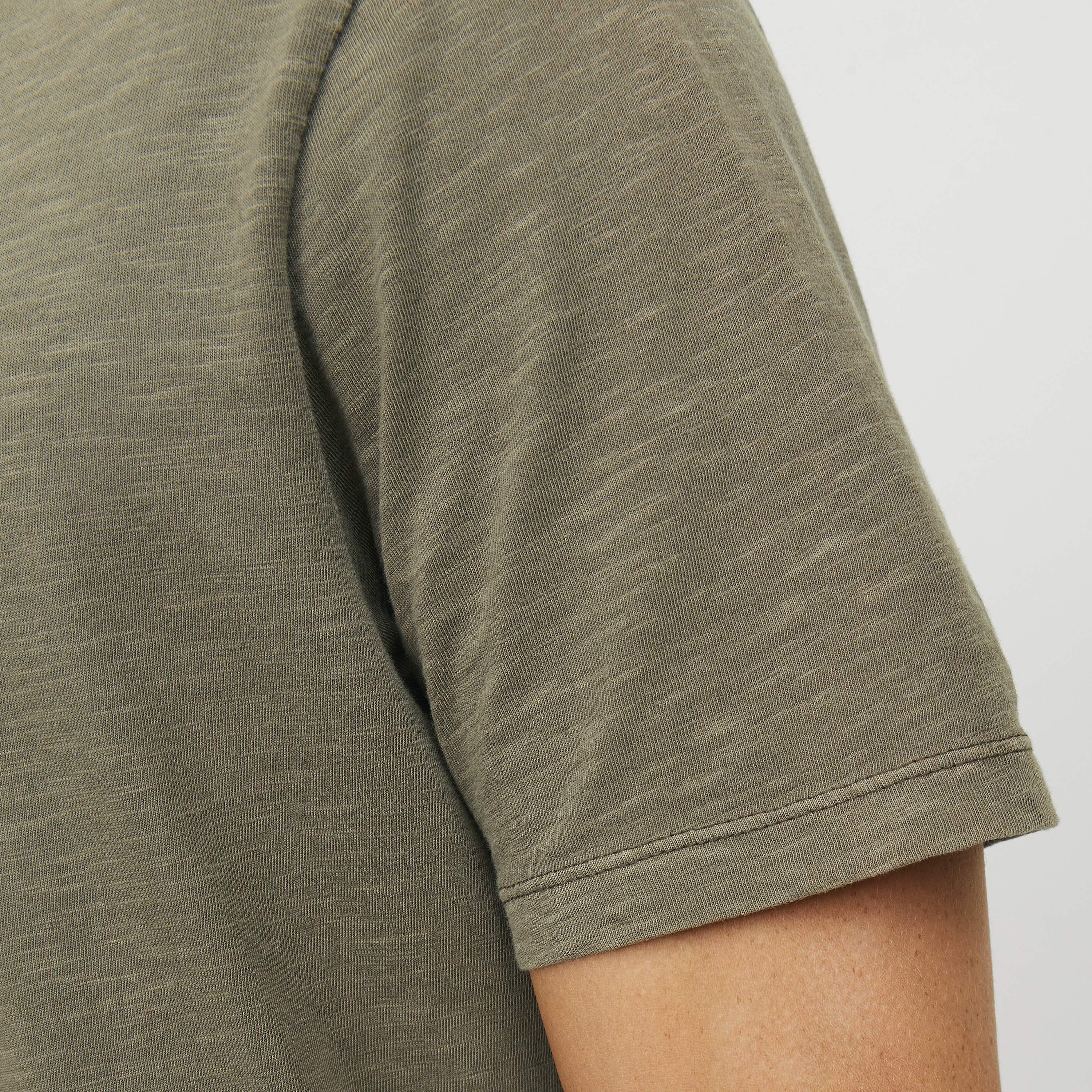 تيشرت رجالي مغزول (هيدرد) بياقة هنلي وأكمام قصيرة من جاك آند جونز-men-clothing-tshirtsandpolos-tshirts-image-15