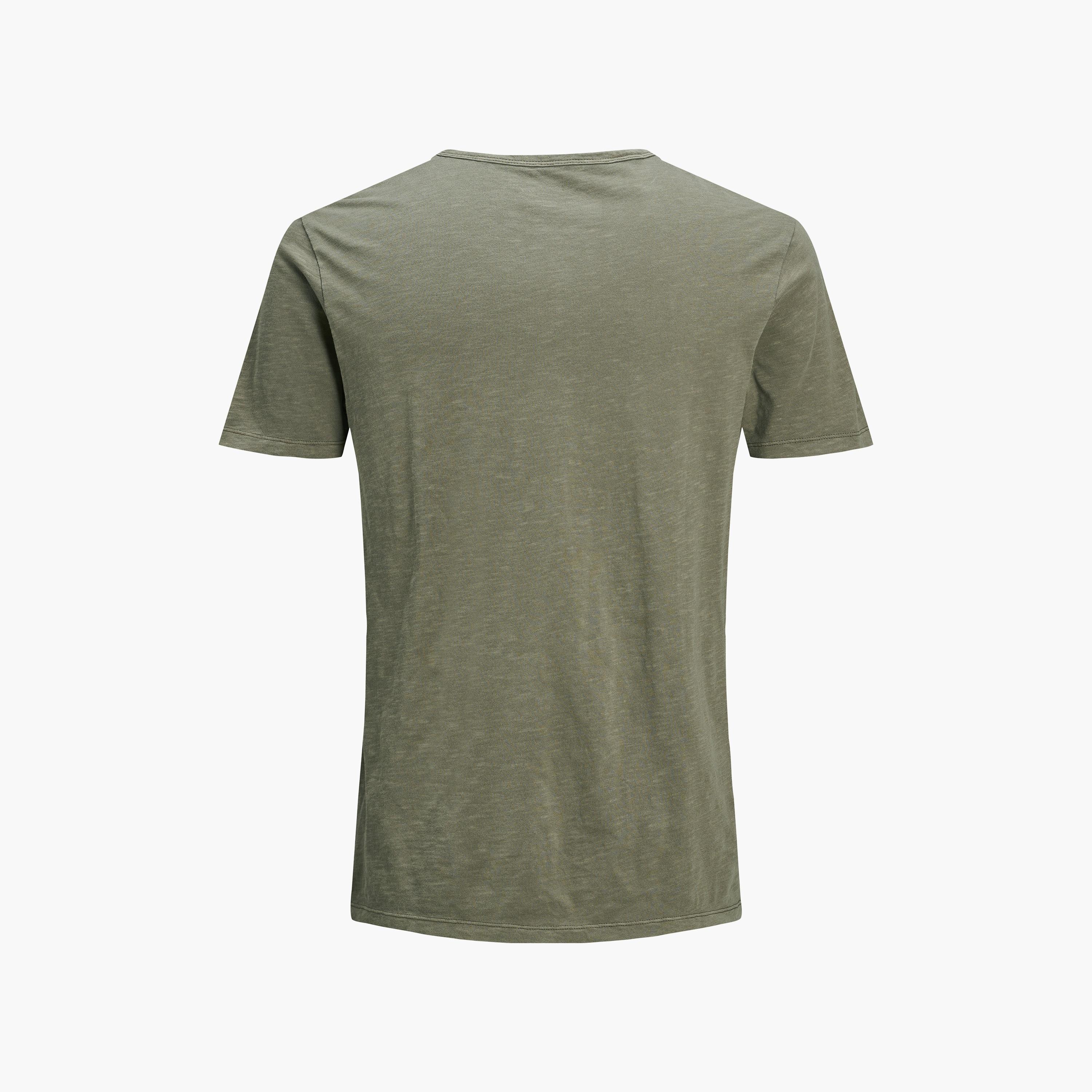 تيشرت رجالي مغزول (هيدرد) بياقة هنلي وأكمام قصيرة من جاك آند جونز-men-clothing-tshirtsandpolos-tshirts-image-17