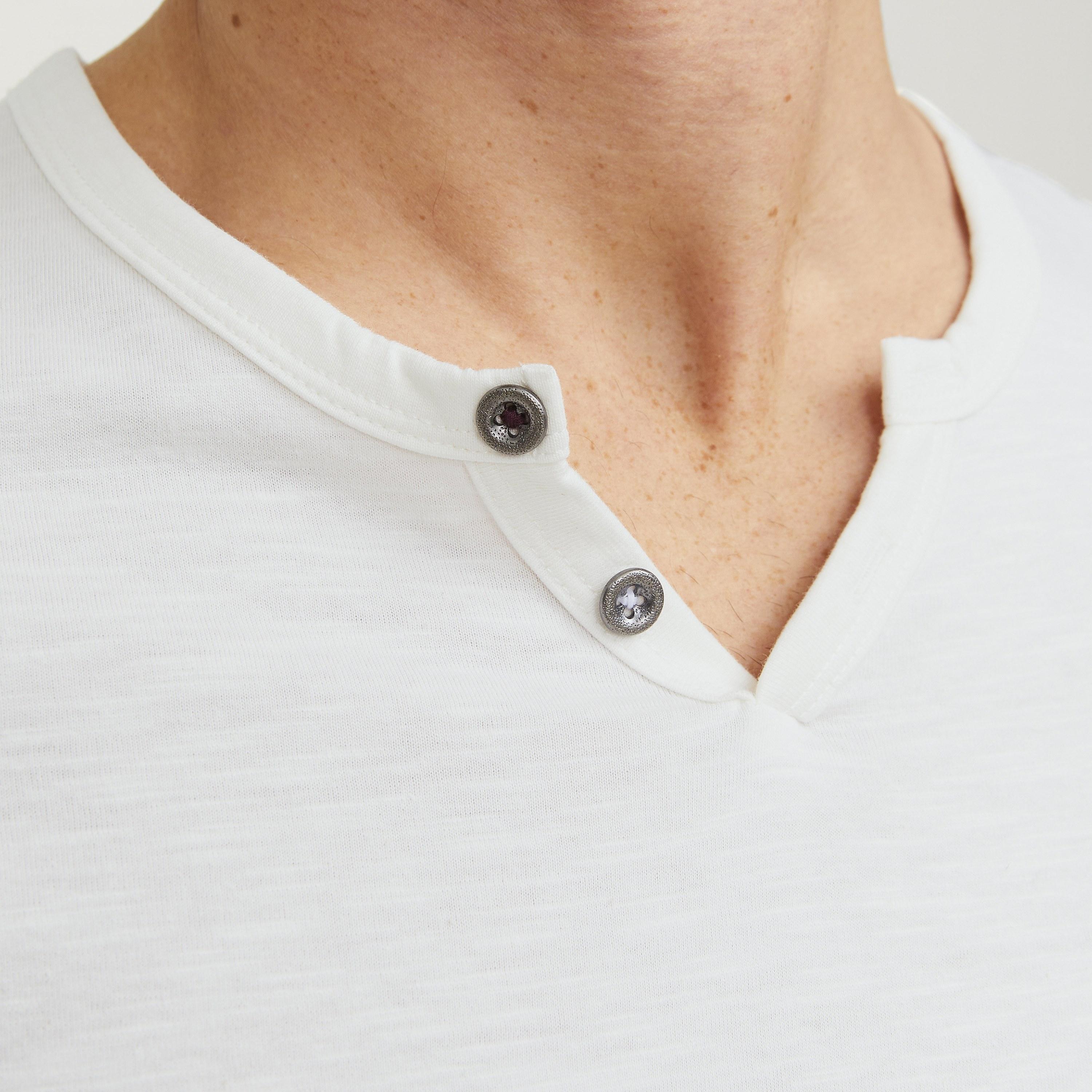 تيشرت رجالي مغزول (هيدرد) بياقة هنلي وأكمام قصيرة من جاك آند جونز-men-clothing-tshirtsandpolos-tshirts-image-30
