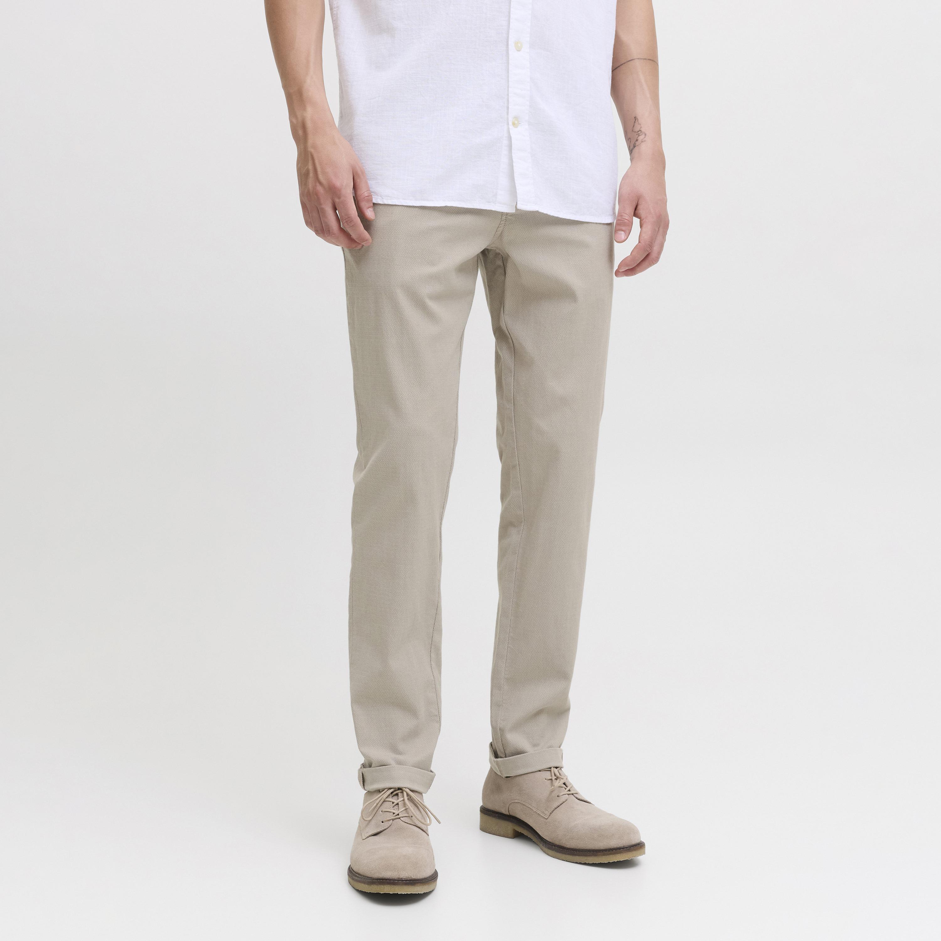 بنطال تشينو رجالي سادة بقصة ضيقة (سليم فيت) وخصر متوسط الارتفاع من جاك آند جونز-men-clothing-bottoms-trousersandchinos-chinos-image-1