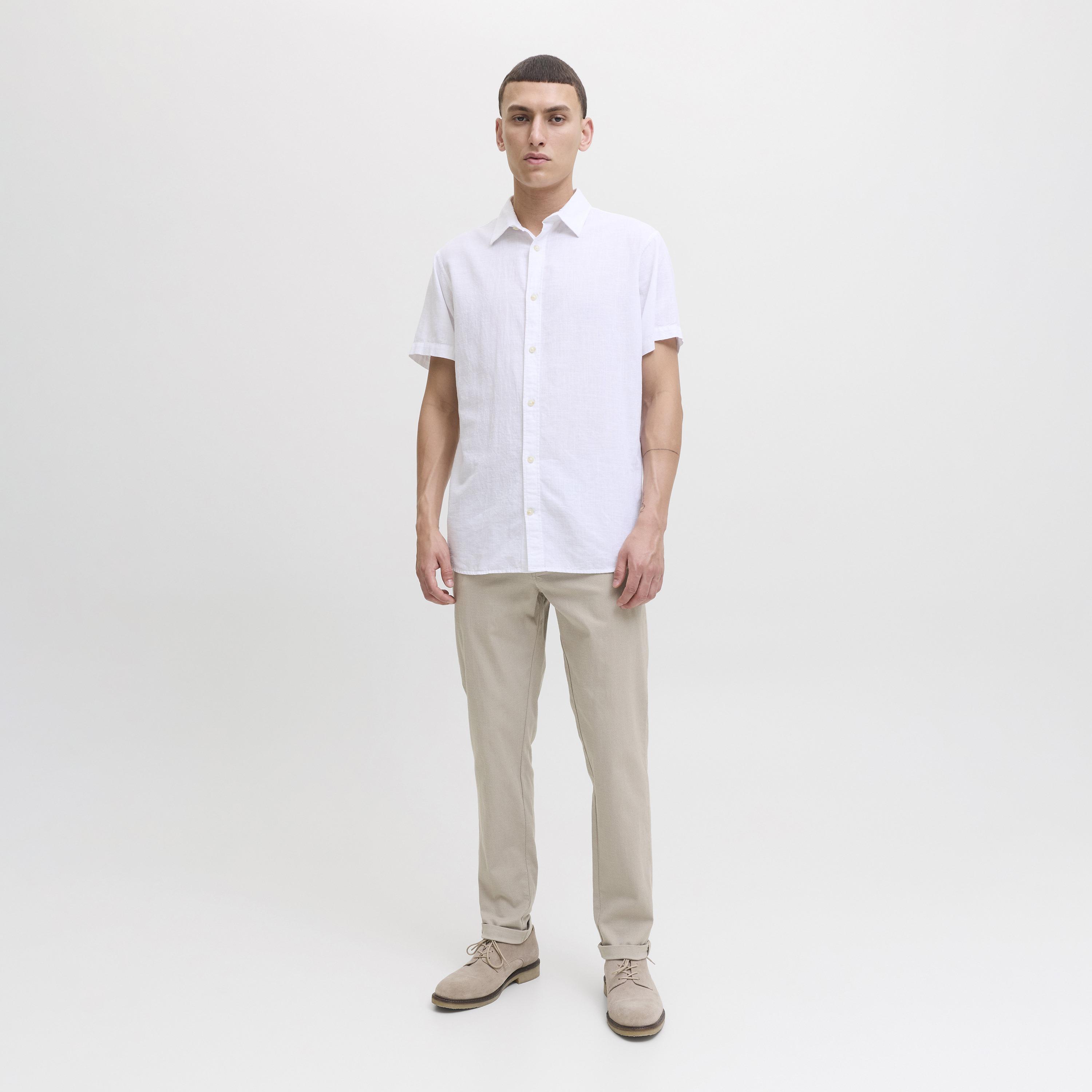 بنطال تشينو رجالي سادة بقصة ضيقة (سليم فيت) وخصر متوسط الارتفاع من جاك آند جونز-men-clothing-bottoms-trousersandchinos-chinos-image-2