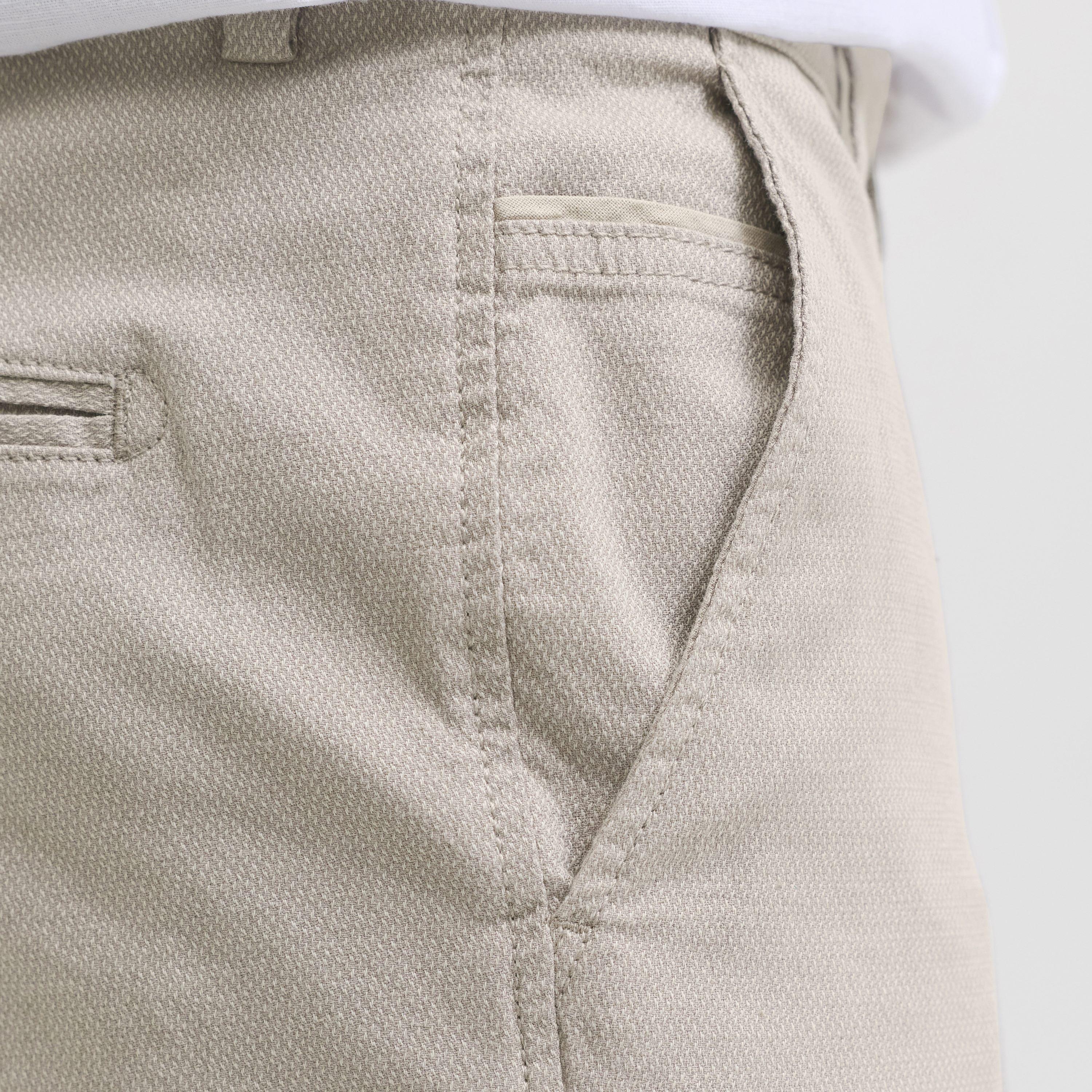 بنطال تشينو رجالي سادة بقصة ضيقة (سليم فيت) وخصر متوسط الارتفاع من جاك آند جونز-men-clothing-bottoms-trousersandchinos-chinos-image-33