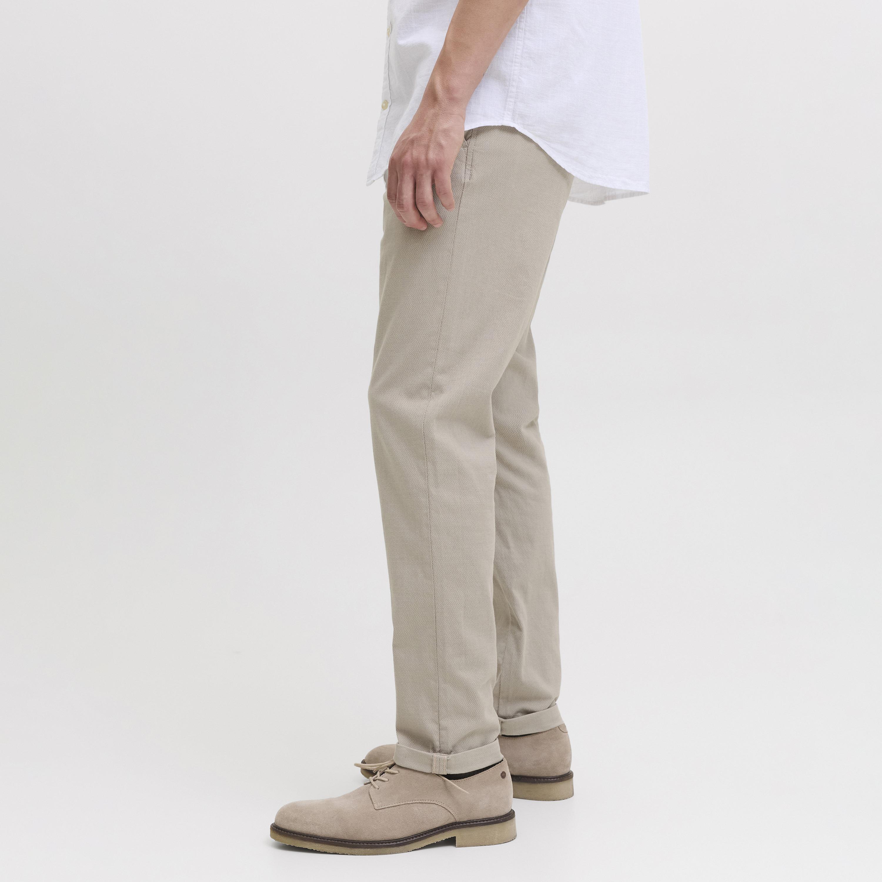 بنطال تشينو رجالي سادة بقصة ضيقة (سليم فيت) وخصر متوسط الارتفاع من جاك آند جونز-men-clothing-bottoms-trousersandchinos-chinos-image-35