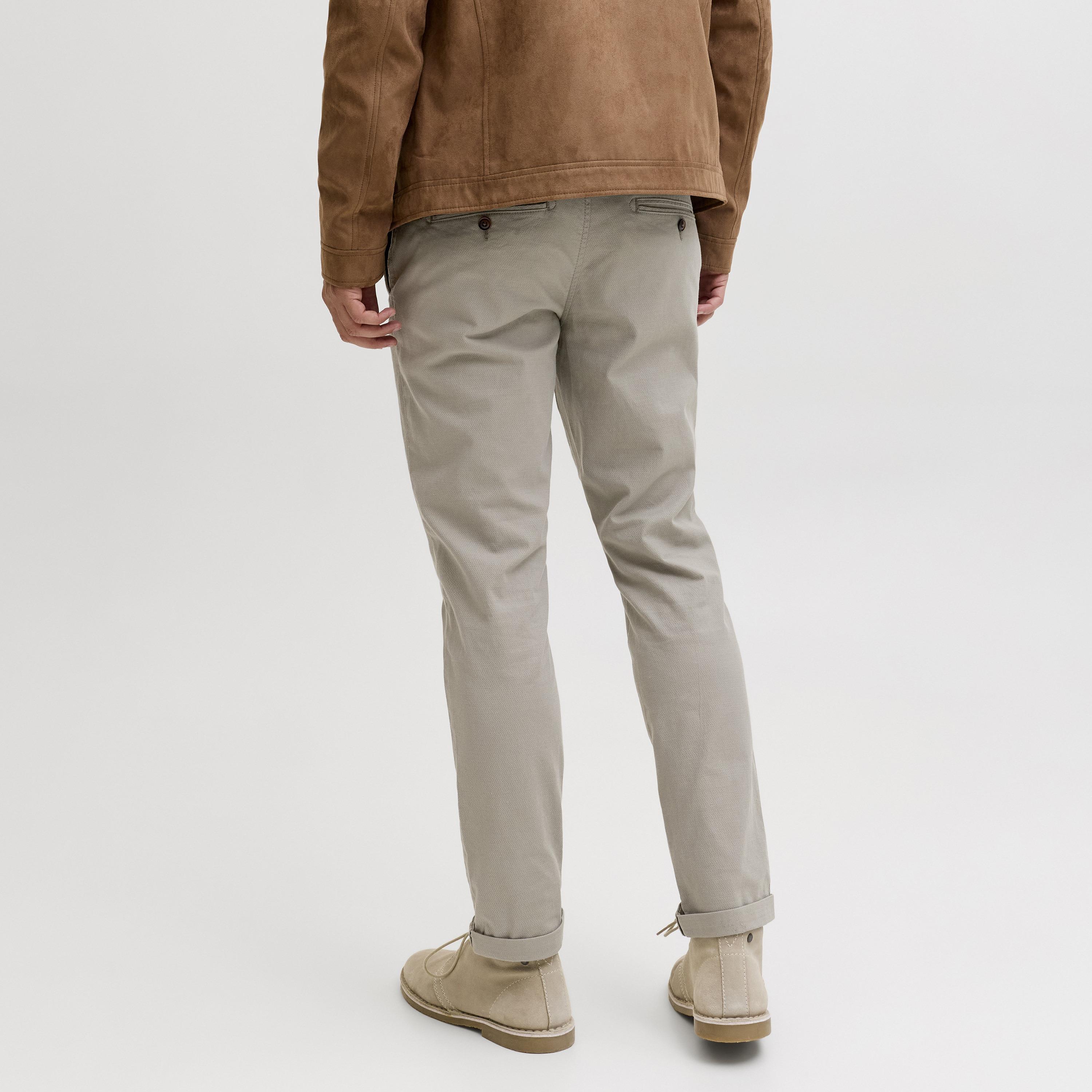 بنطال تشينو رجالي سادة بقصة ضيقة (سليم فيت) وخصر متوسط الارتفاع من جاك آند جونز-men-clothing-bottoms-trousersandchinos-chinos-image-4