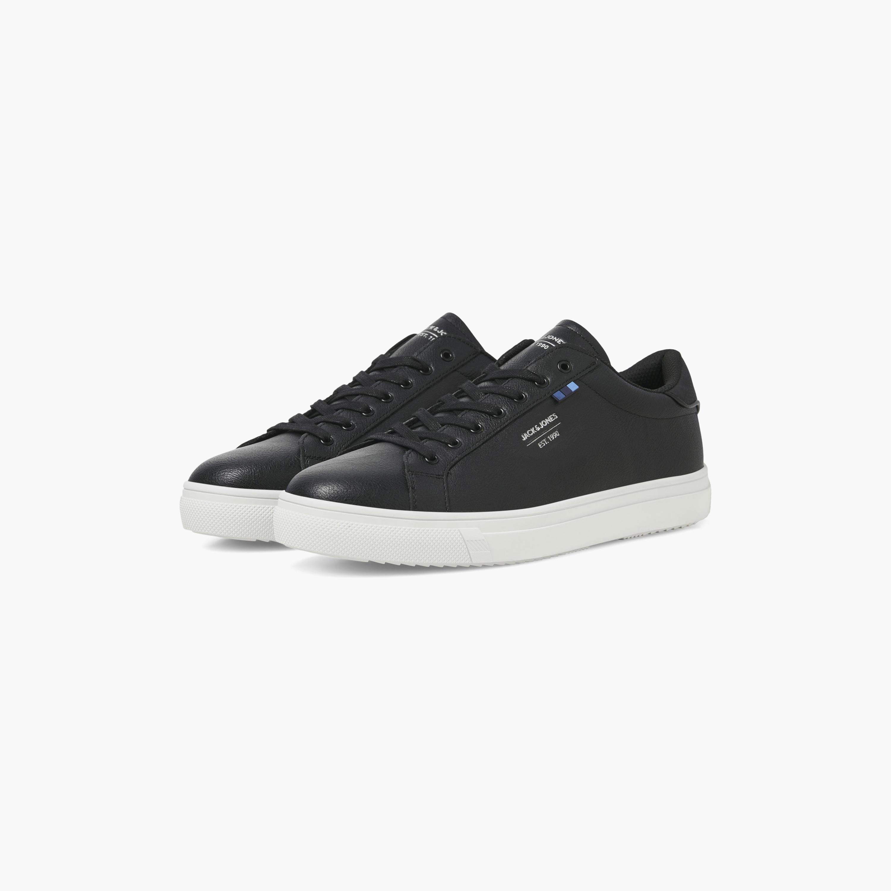 حذاء سنيكرز رجالي برباط وكاحل منخفض من جاك آند جونز | 12229695-men-shoes-sneakers-image-1