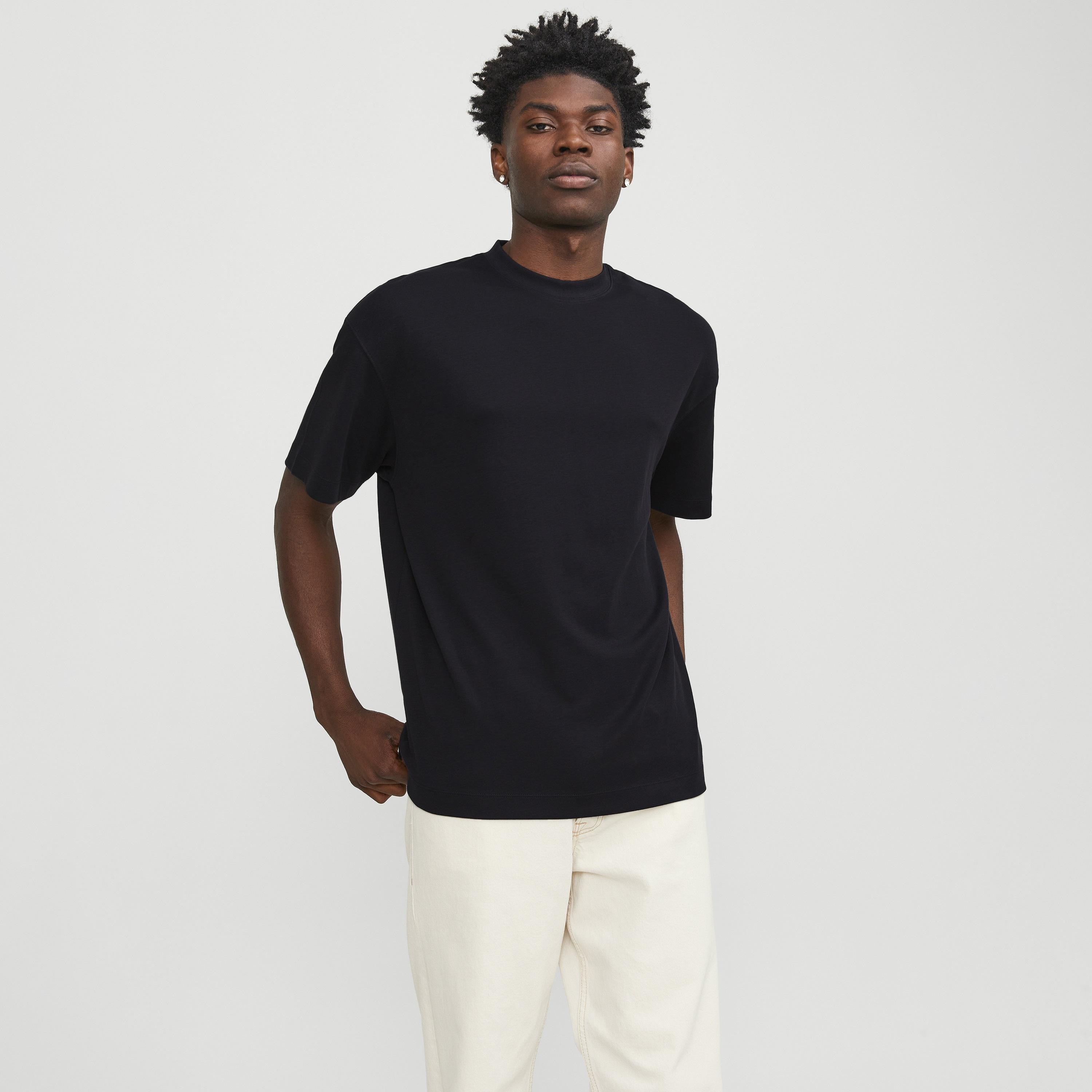 تيشرت رجالي سادة بياقة مستديرة وأكمام قصيرة من جاك آند جونز-men-clothing-tshirtsandpolos-tshirts-image-1