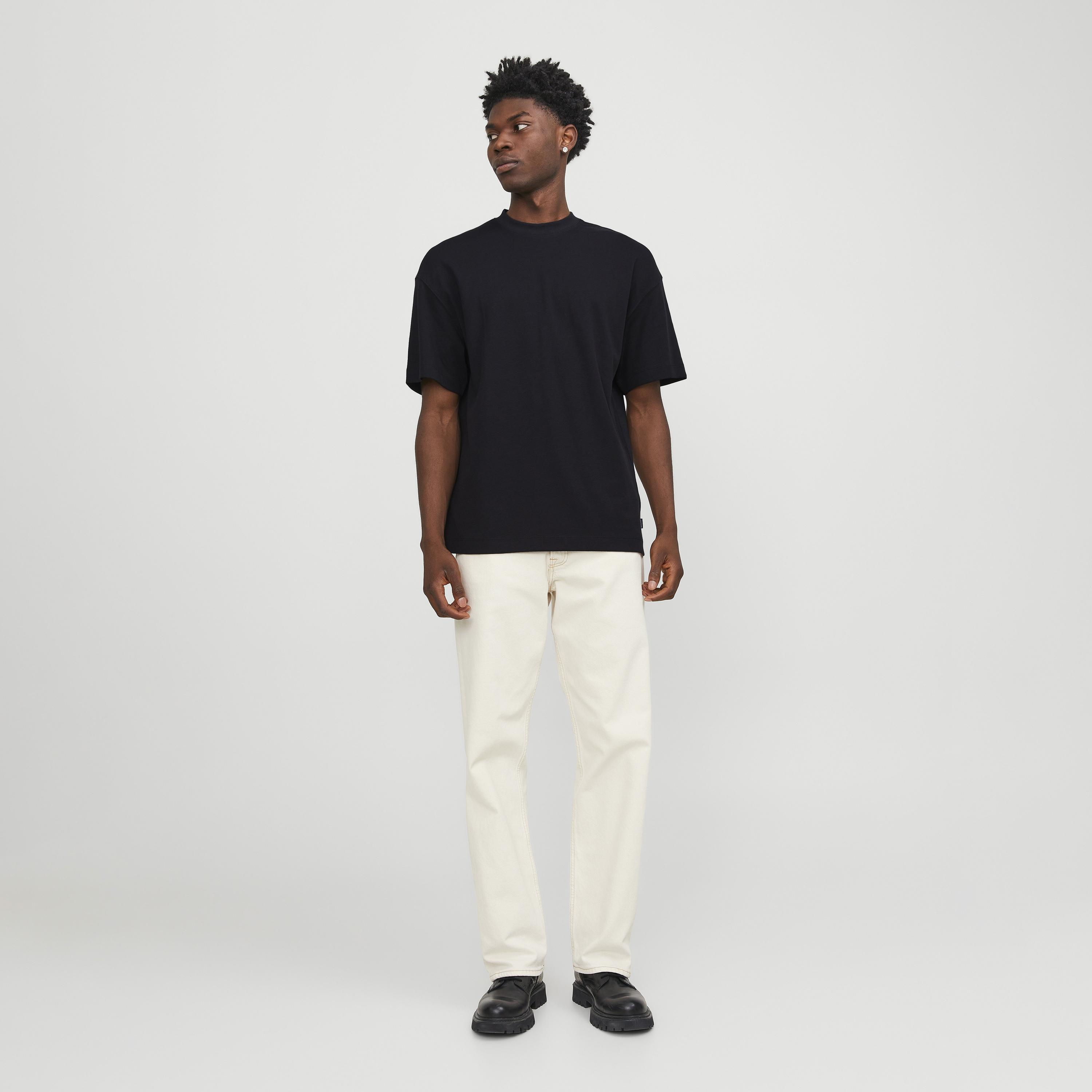 تيشرت رجالي سادة بياقة مستديرة وأكمام قصيرة من جاك آند جونز-men-clothing-tshirtsandpolos-tshirts-image-2