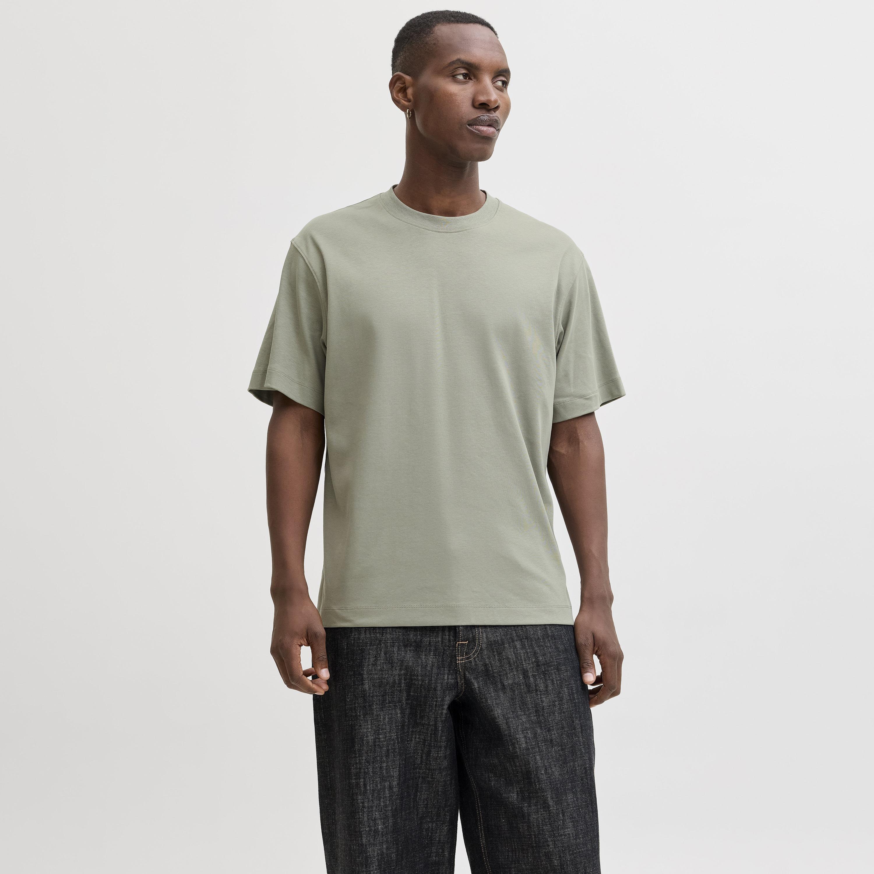 تيشرت رجالي سادة بياقة مستديرة وأكمام قصيرة من جاك آند جونز-men-clothing-tshirtsandpolos-tshirts-image-1