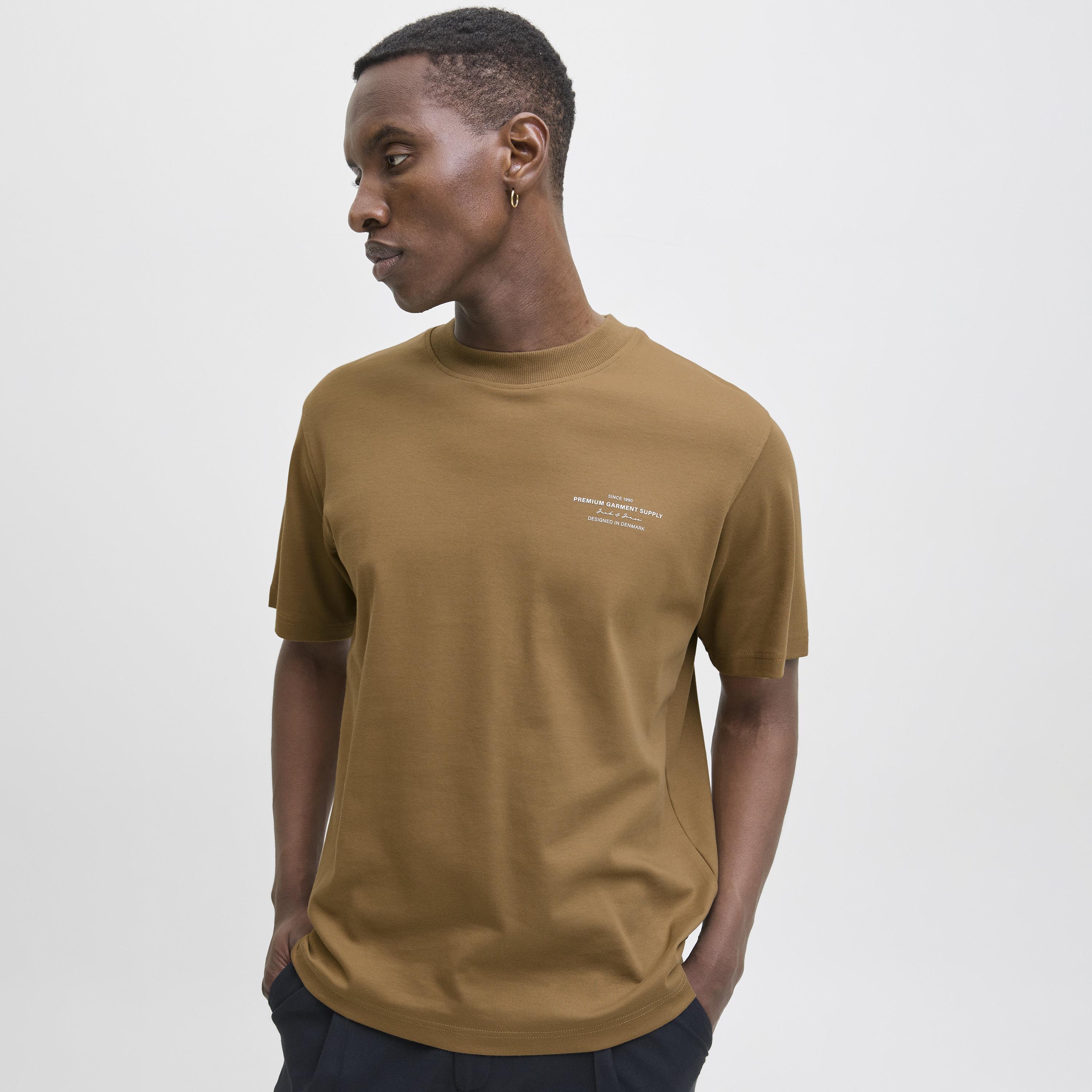 تيشرت رجالي بطبعة طبوغرافية وياقة مستديرة وأكمام قصيرة من جاك آند جونز-men-clothing-tshirtsandpolos-tshirts-image-24
