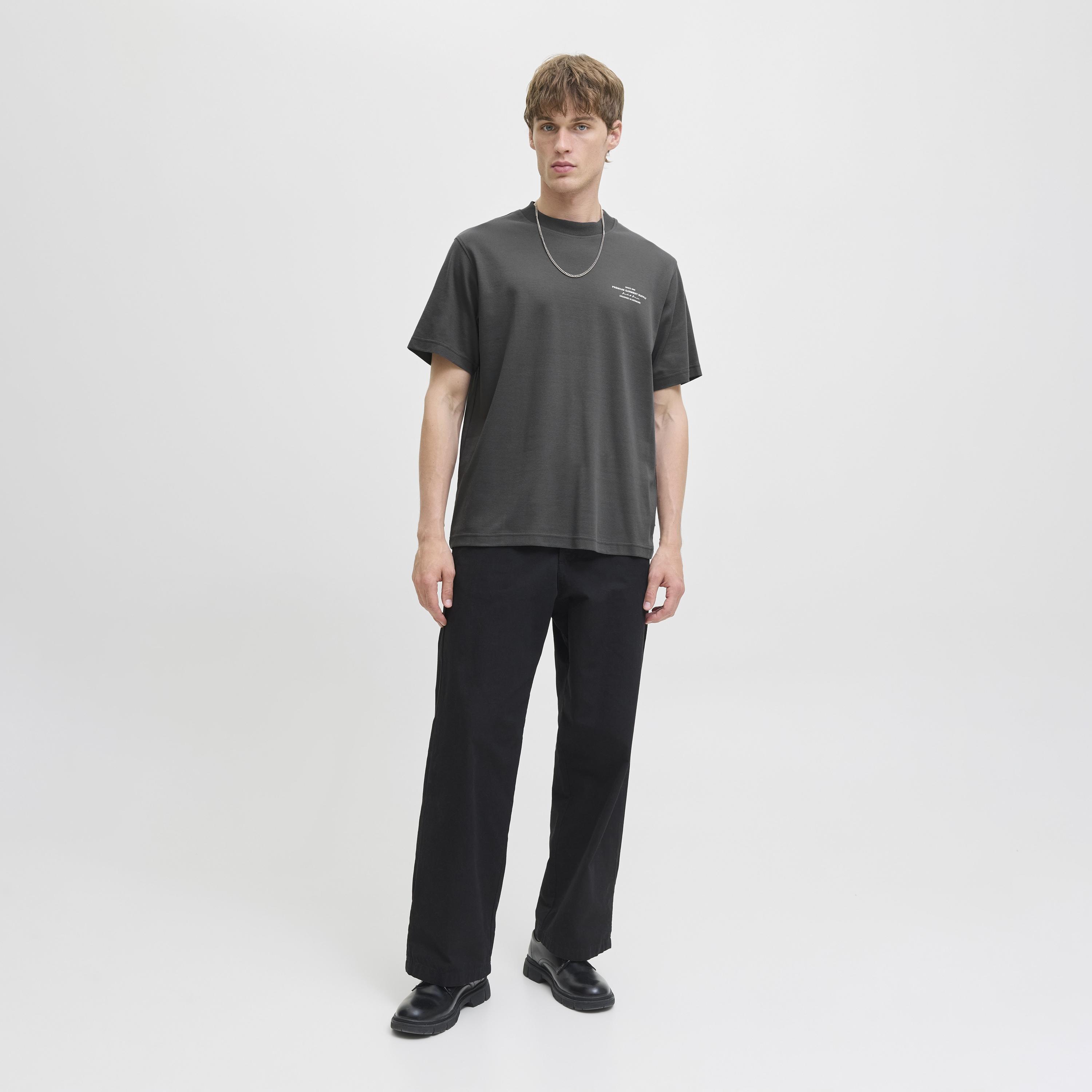تيشرت رجالي بطبعة طبوغرافية وياقة مستديرة وأكمام قصيرة من جاك آند جونز-men-clothing-tshirtsandpolos-tshirts-image-31