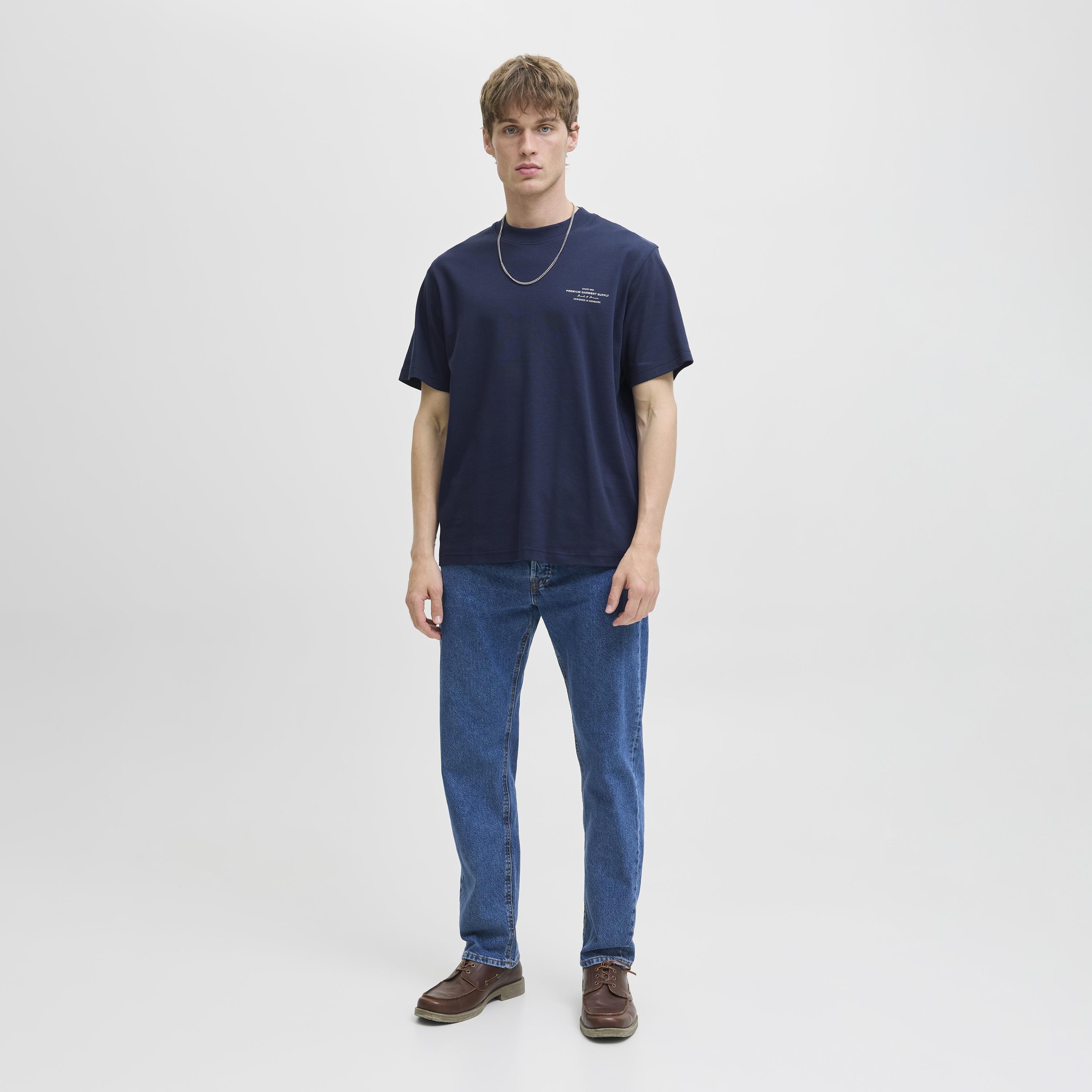 تيشرت رجالي بطبعة طبوغرافية وياقة مستديرة وأكمام قصيرة من جاك آند جونز-men-clothing-tshirtsandpolos-tshirts-image-16