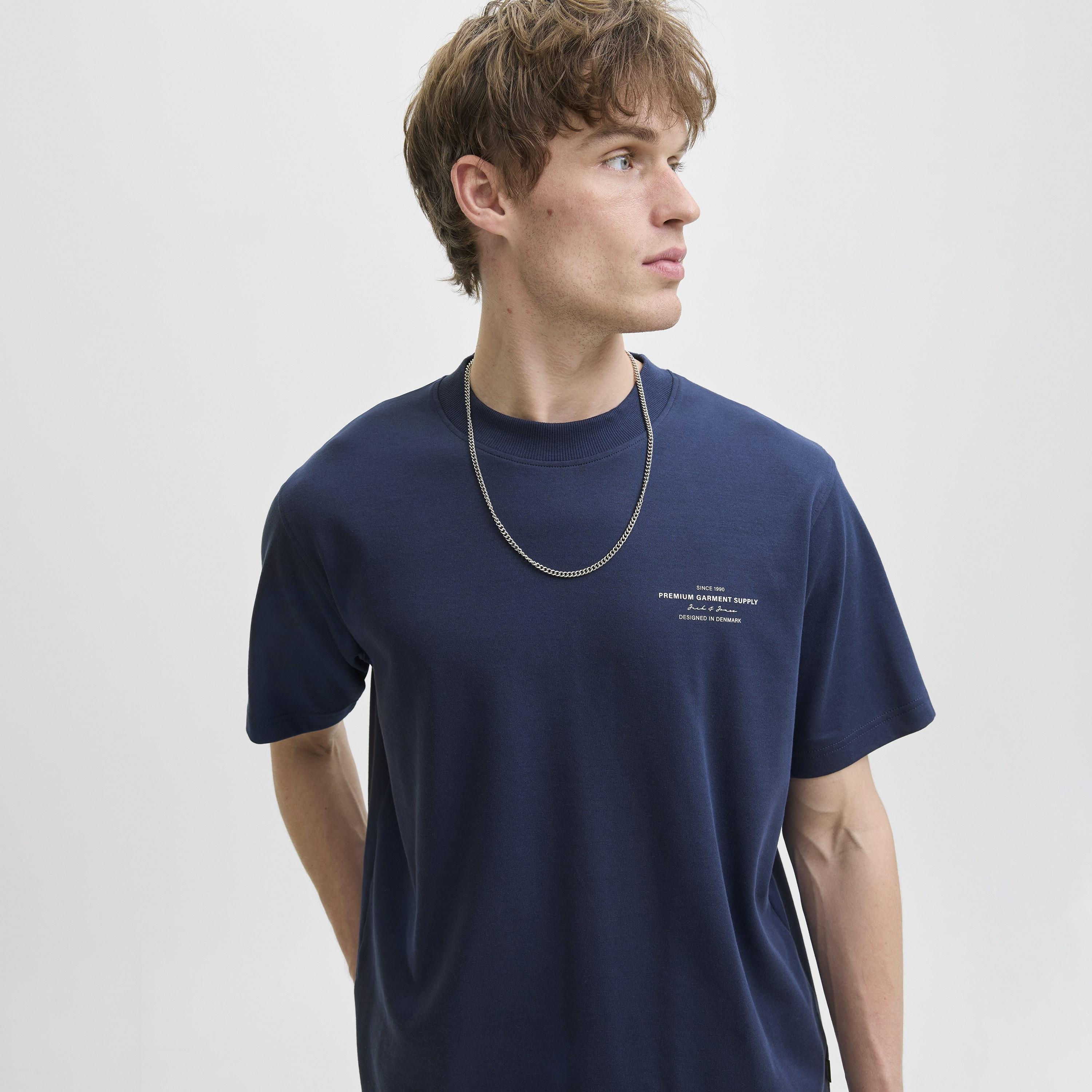 تيشرت رجالي بطبعة طبوغرافية وياقة مستديرة وأكمام قصيرة من جاك آند جونز-men-clothing-tshirtsandpolos-tshirts-image-17