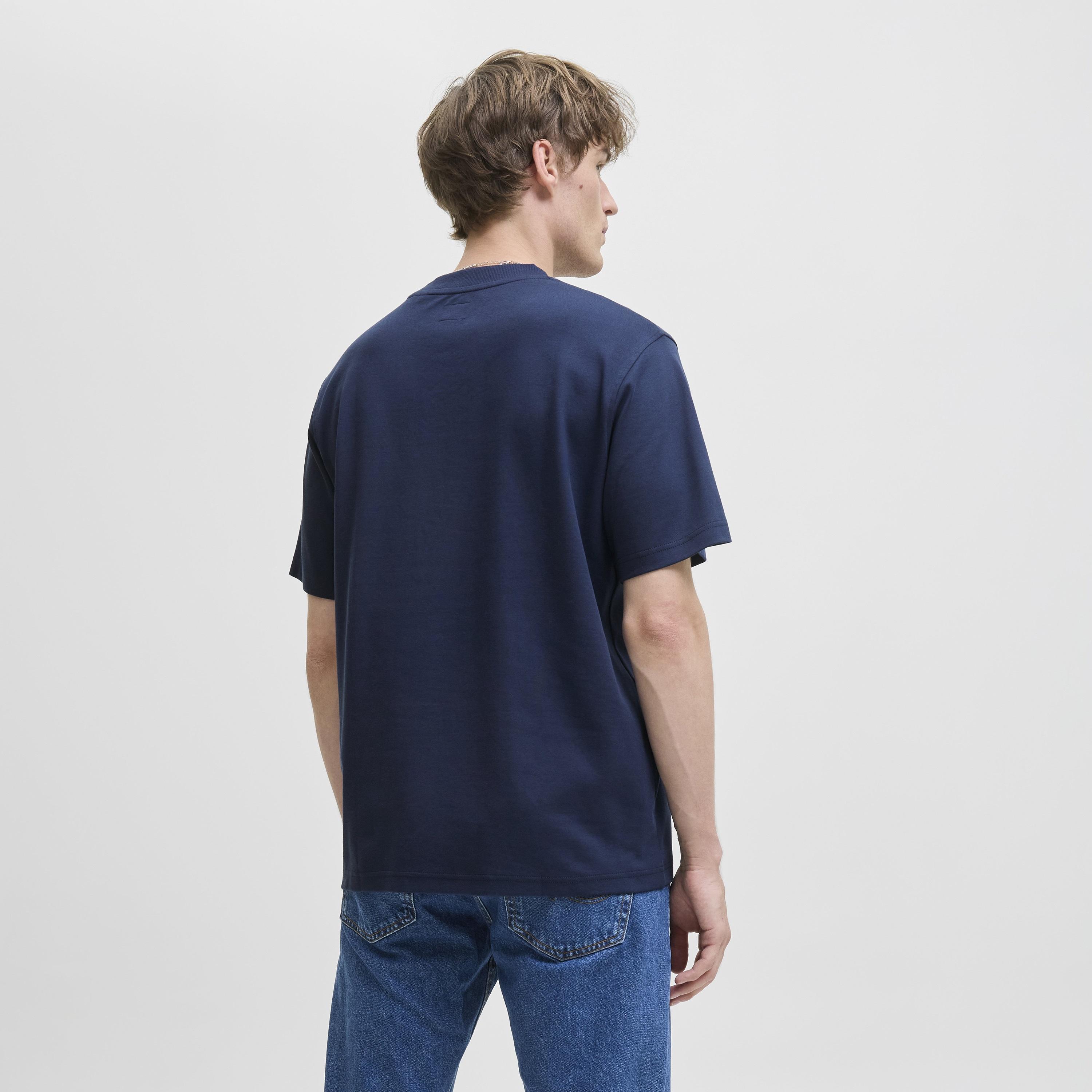 تيشرت رجالي بطبعة طبوغرافية وياقة مستديرة وأكمام قصيرة من جاك آند جونز-men-clothing-tshirtsandpolos-tshirts-image-18