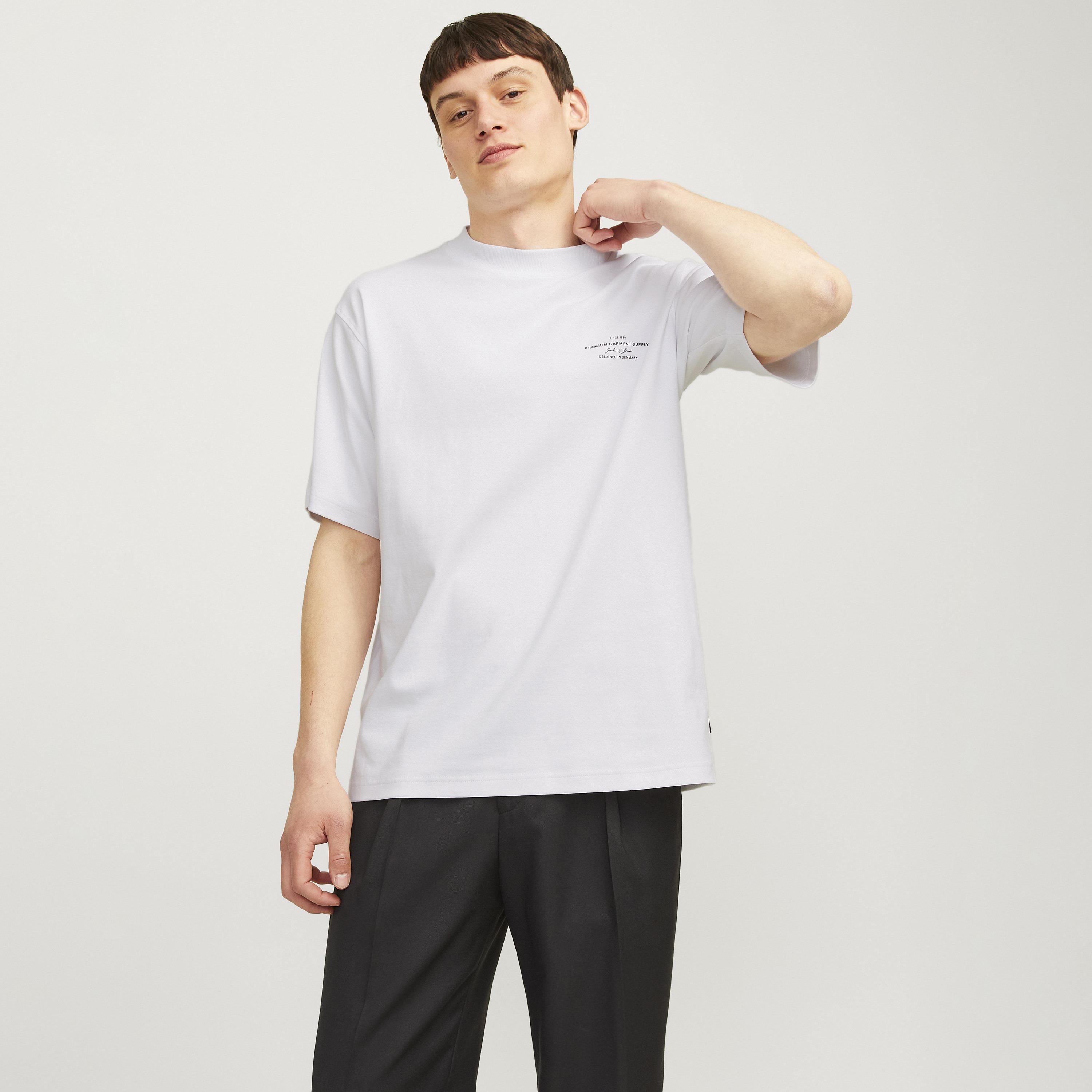 تيشرت رجالي بطبعة طبوغرافية وياقة مستديرة وأكمام قصيرة من جاك آند جونز-men-clothing-tshirtsandpolos-tshirts-image-8