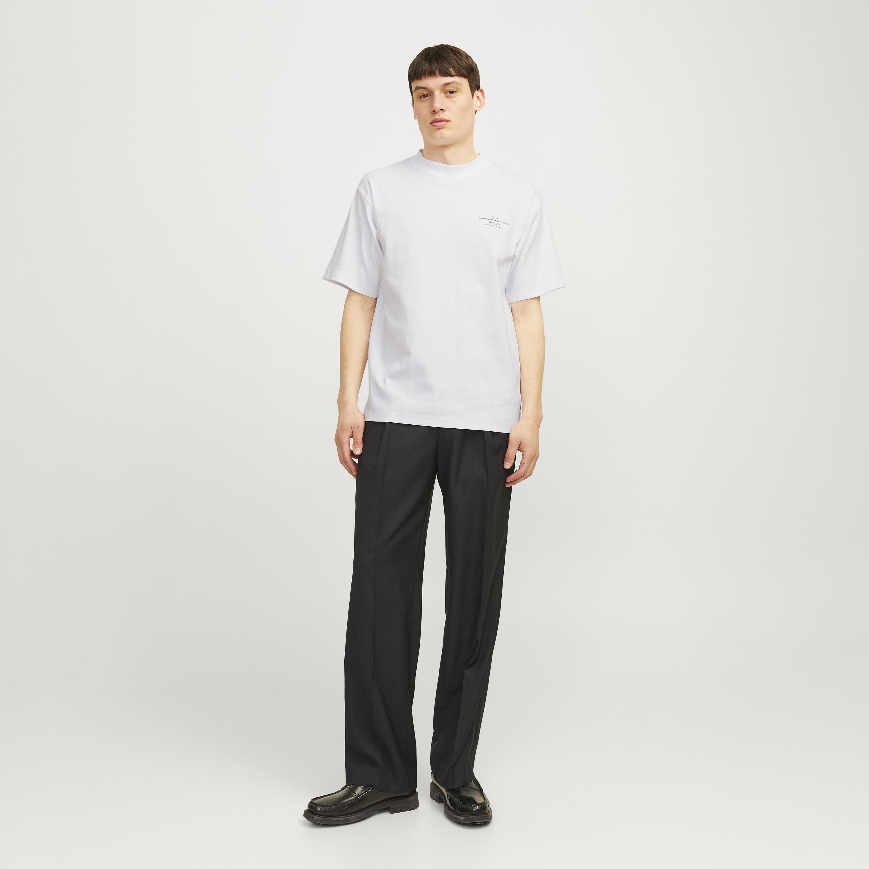 تيشرت رجالي بطبعة طبوغرافية وياقة مستديرة وأكمام قصيرة من جاك آند جونز-men-clothing-tshirtsandpolos-tshirts-image-9