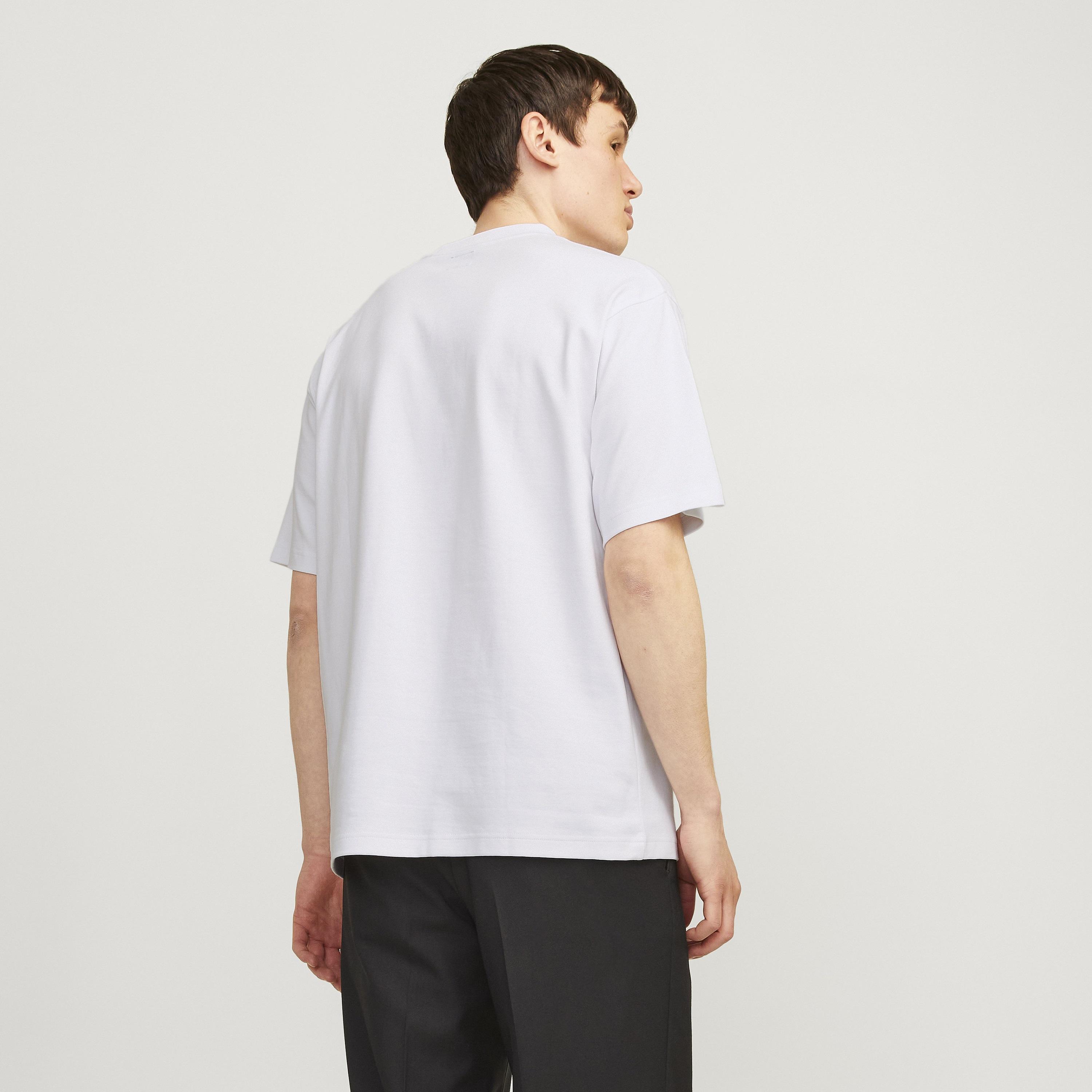 تيشرت رجالي بطبعة طبوغرافية وياقة مستديرة وأكمام قصيرة من جاك آند جونز-men-clothing-tshirtsandpolos-tshirts-image-11