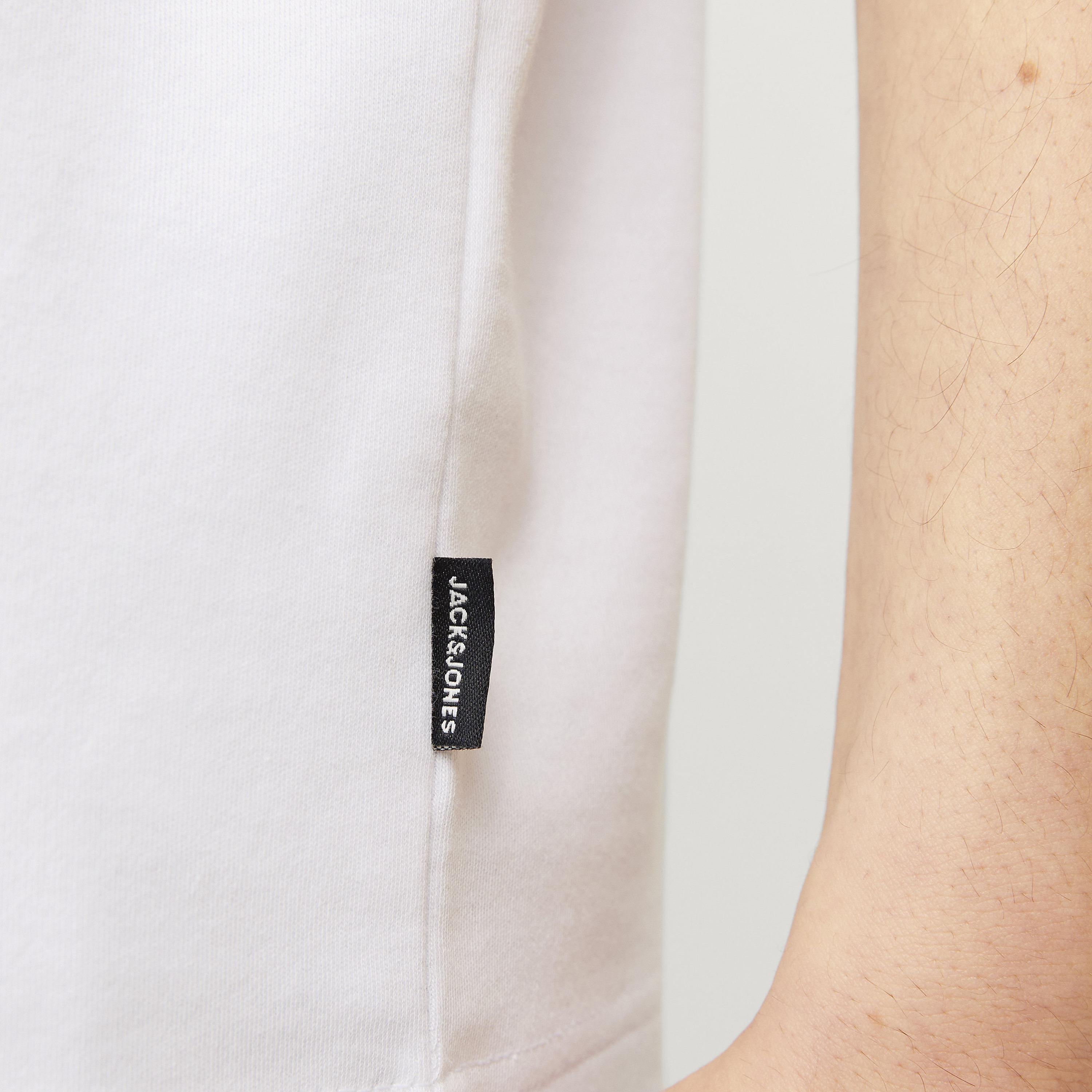 تيشرت رجالي بطبعة طبوغرافية وياقة مستديرة وأكمام قصيرة من جاك آند جونز-men-clothing-tshirtsandpolos-tshirts-image-12