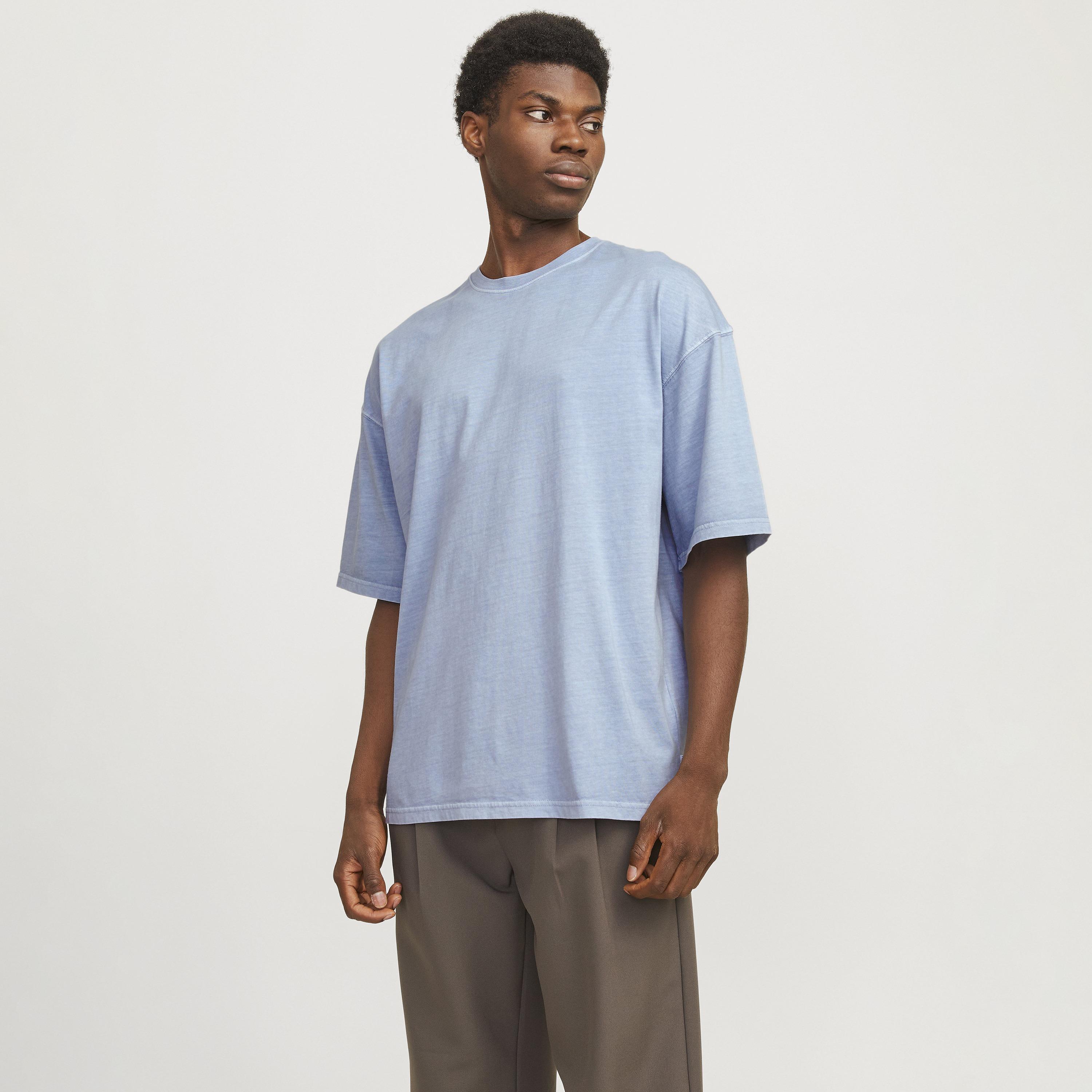 تيشرت رجالي سادة بياقة مستديرة وأكمام قصيرة من جاك آند جونز-men-clothing-tshirtsandpolos-tshirts-image-1