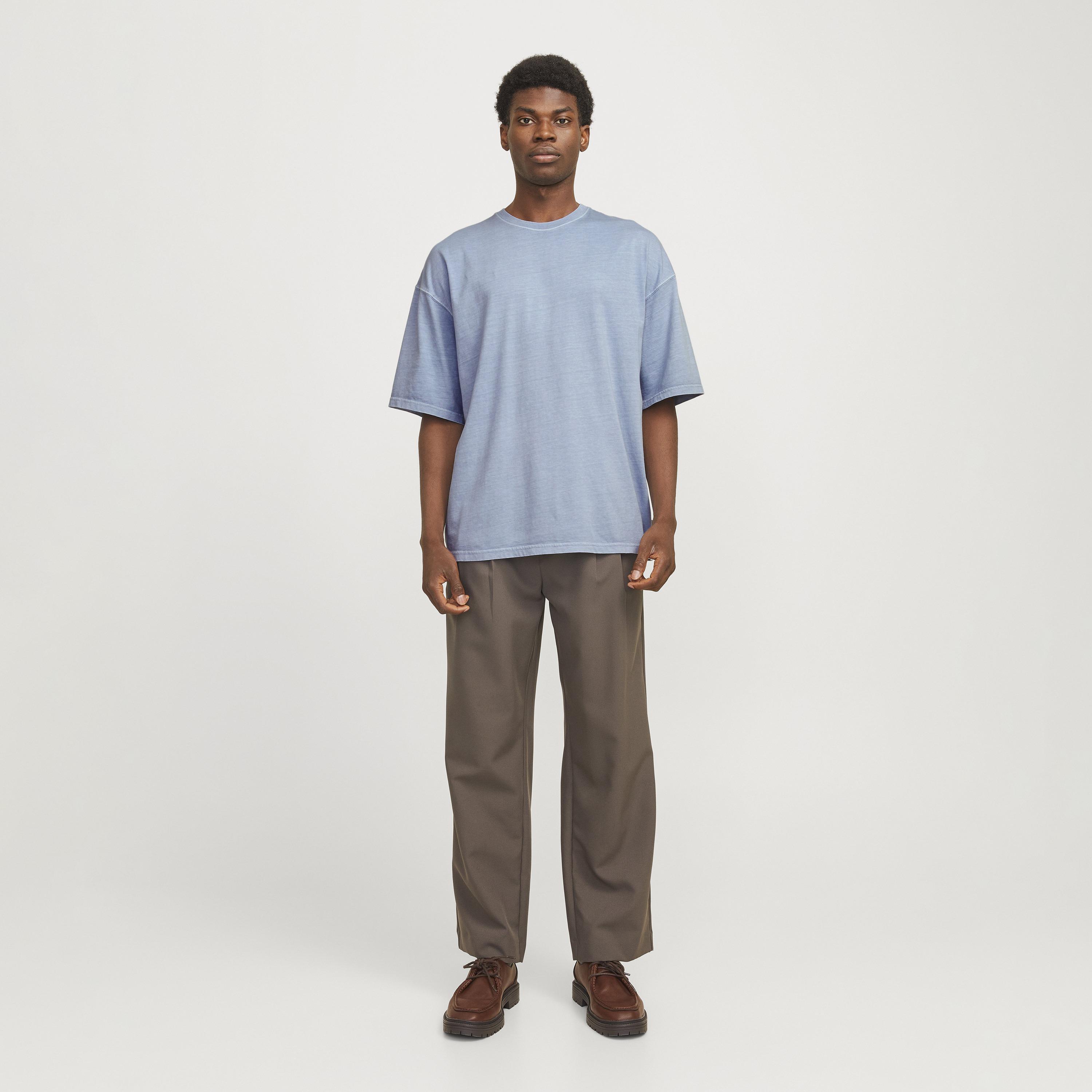 تيشرت رجالي سادة بياقة مستديرة وأكمام قصيرة من جاك آند جونز-men-clothing-tshirtsandpolos-tshirts-image-2