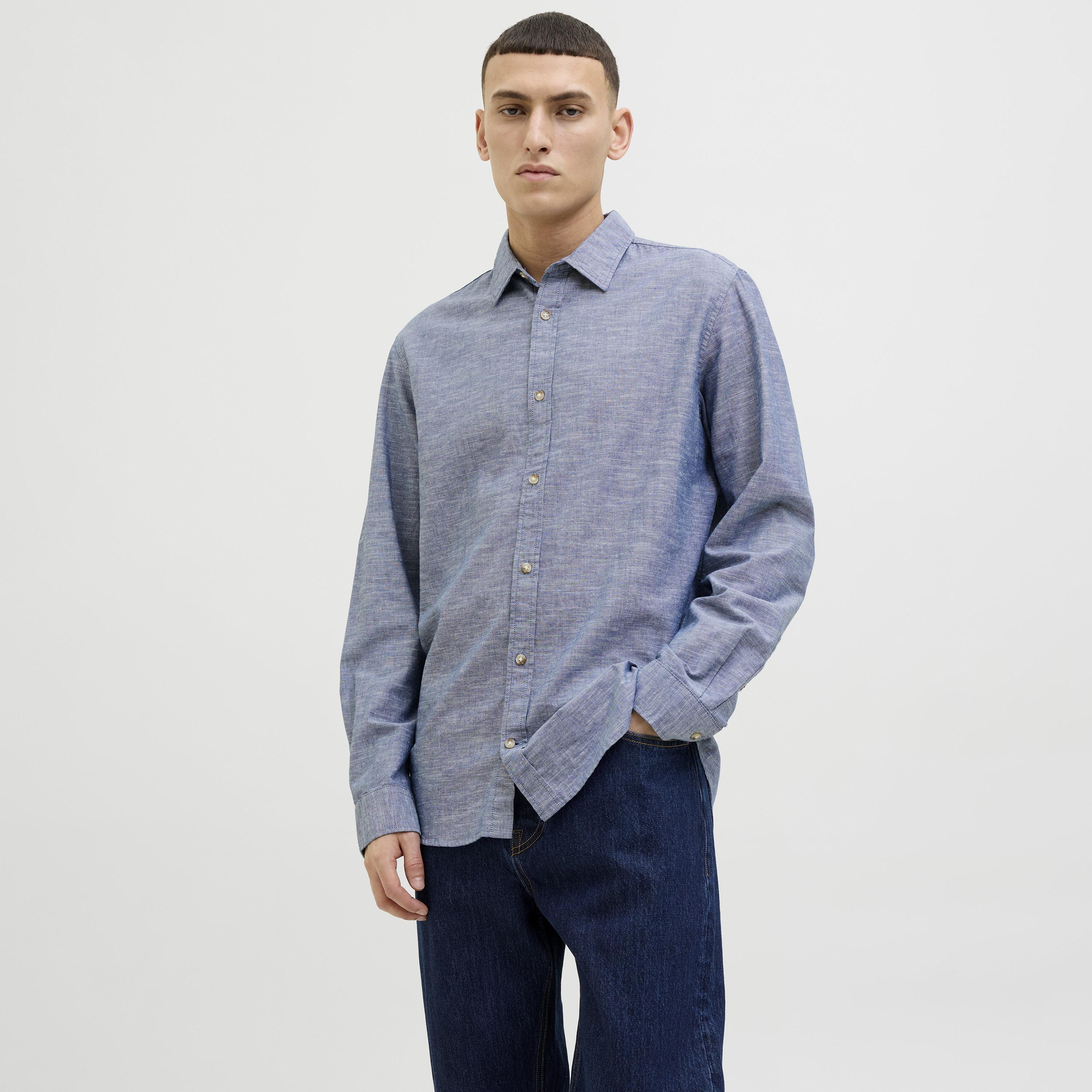 قميص رجالي بقصة مريحة (ريلاكسد فيت) سادة بياقة مفرودة وأكمام طويلة من جاك آند جونز-men-clothing-shirts-image-16