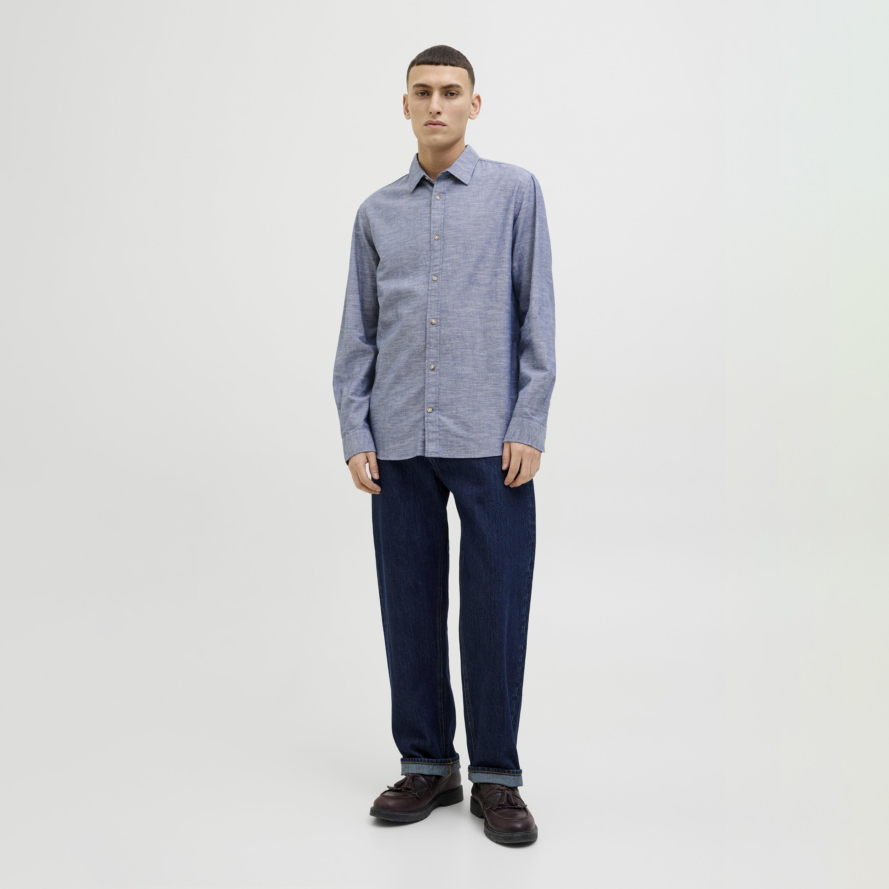 قميص رجالي بقصة مريحة (ريلاكسد فيت) سادة بياقة مفرودة وأكمام طويلة من جاك آند جونز-men-clothing-shirts-image-17