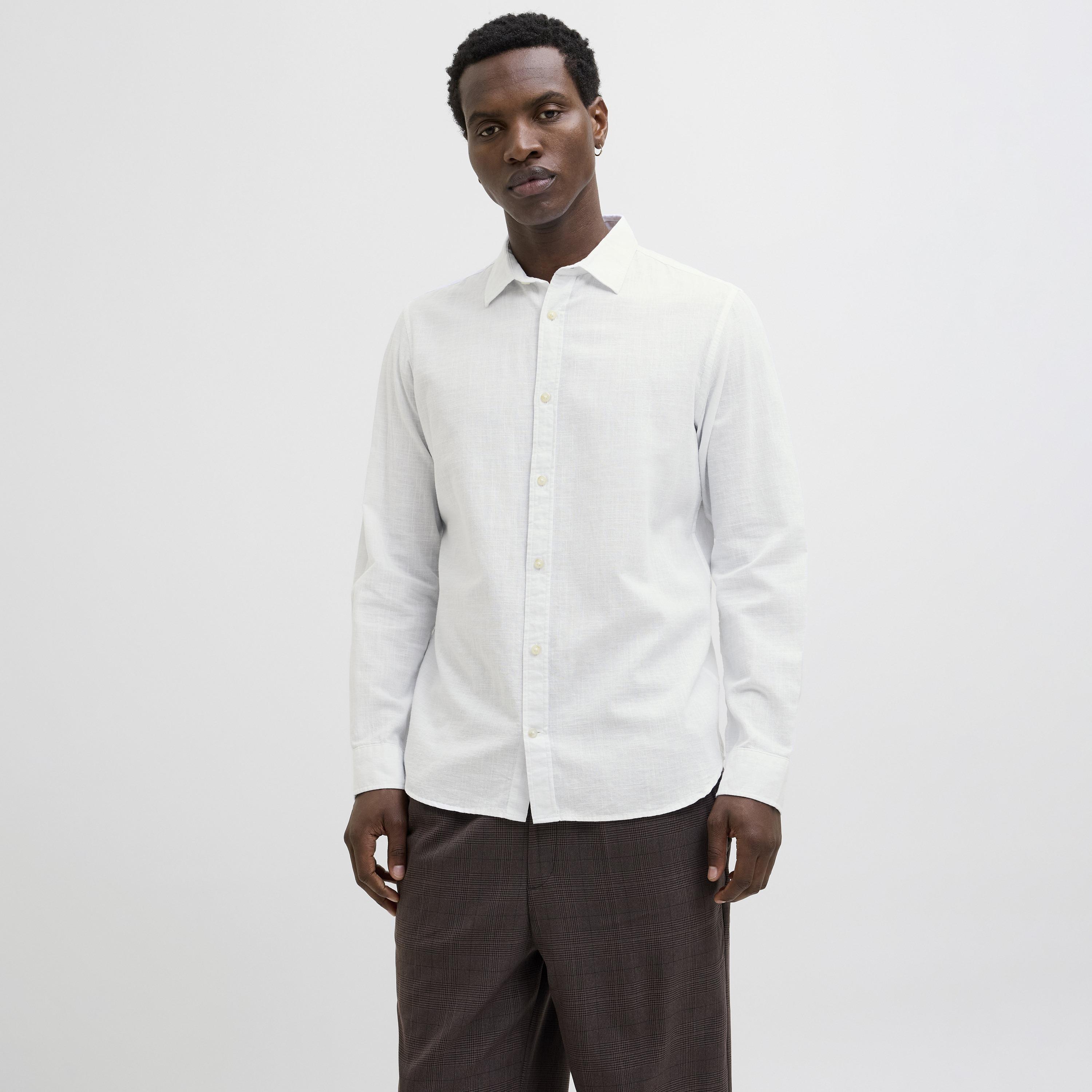 قميص رجالي بقصة مريحة (ريلاكسد فيت) سادة بياقة مفرودة وأكمام طويلة من جاك آند جونز-men-clothing-shirts-image-9