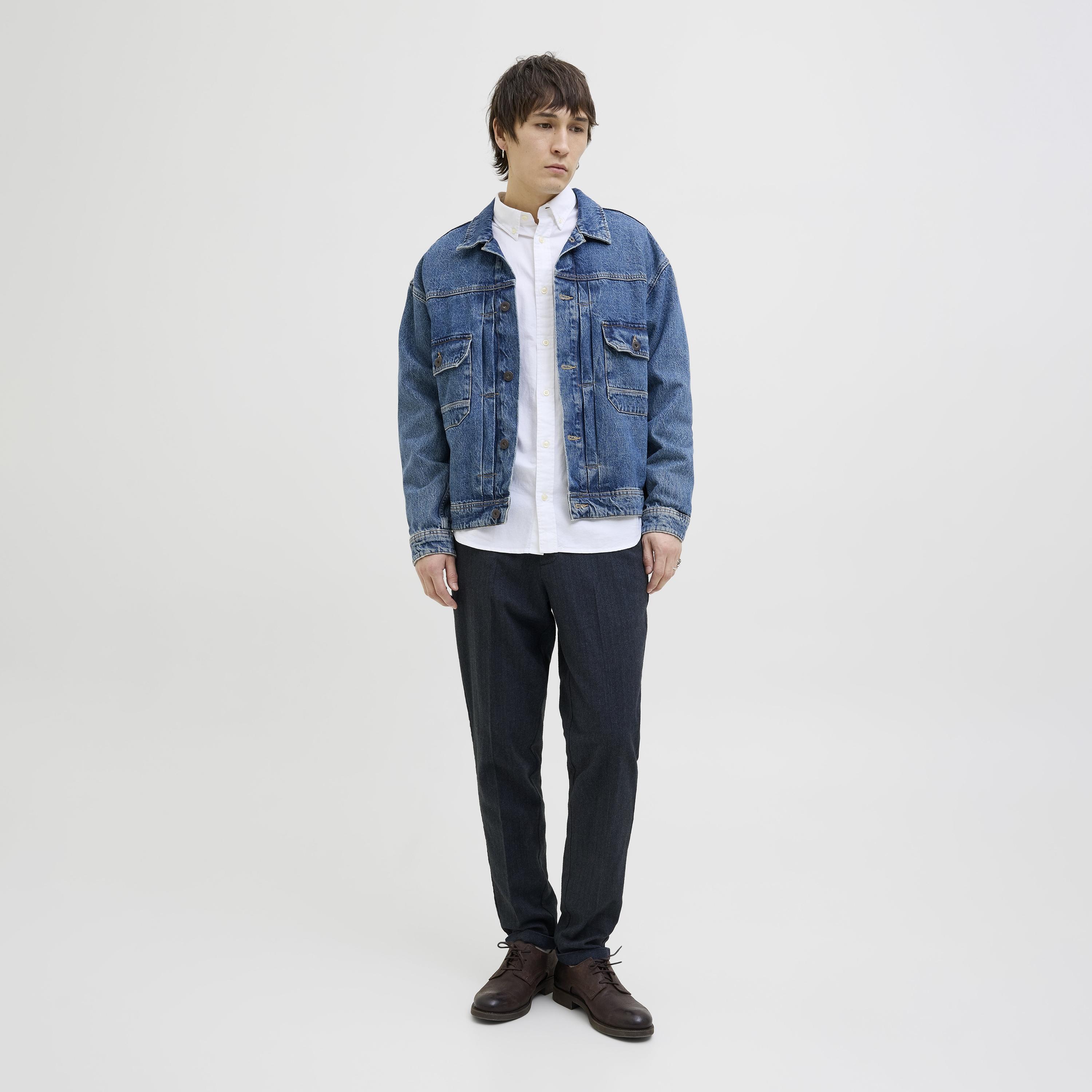 بنطال تشينو رجالي سادة بقصة جزرة (كاروت فيت) وخصر متوسط الارتفاع من جاك آند جونز-men-clothing-bottoms-trousersandchinos-chinos-image-2