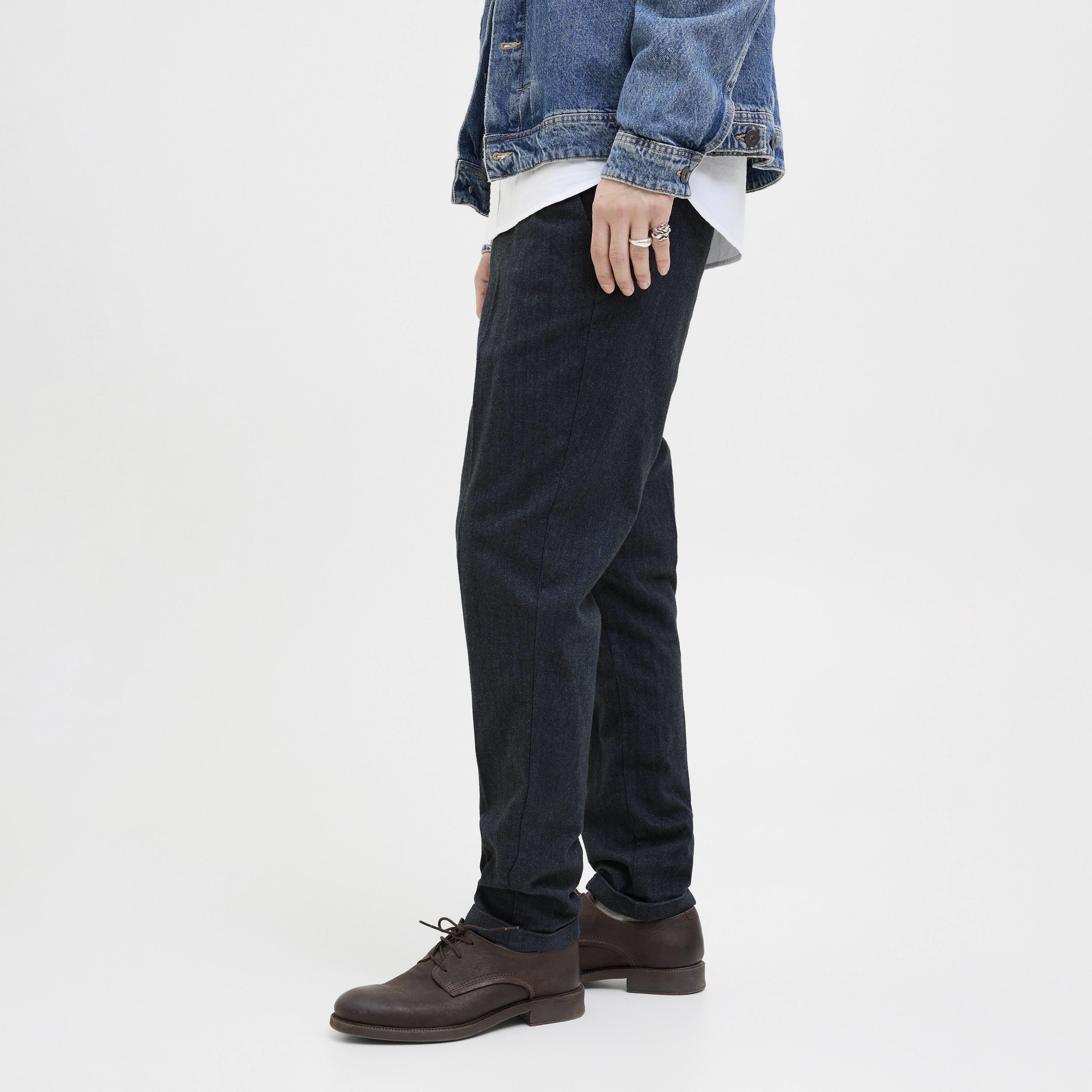 بنطال تشينو رجالي سادة بقصة جزرة (كاروت فيت) وخصر متوسط الارتفاع من جاك آند جونز-men-clothing-bottoms-trousersandchinos-chinos-image-6