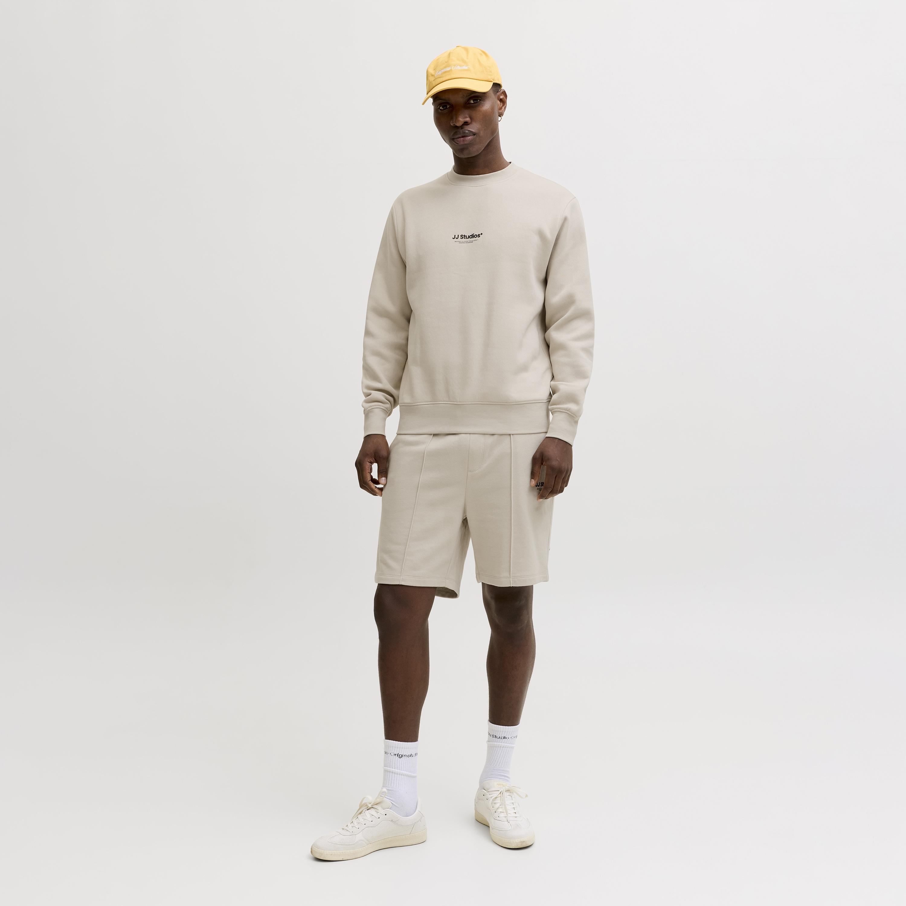 سويت شيرت رجالي جاك آند جونز سادة بياقة مستديرة وأكمام طويلة-men-winterwear-hoodiesandsweatshirts-image-17