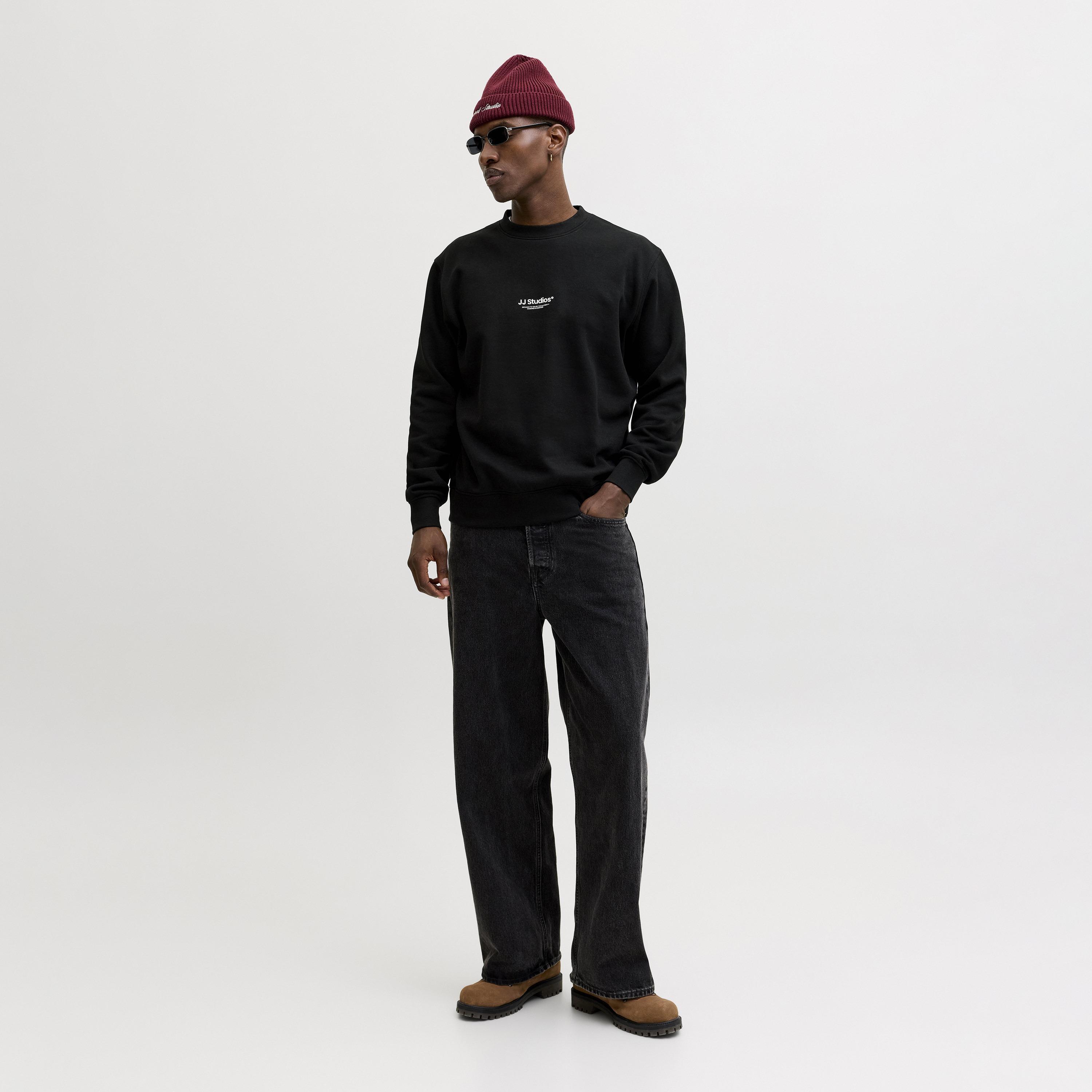 سويت شيرت رجالي جاك آند جونز سادة بياقة مستديرة وأكمام طويلة-men-winterwear-hoodiesandsweatshirts-image-2