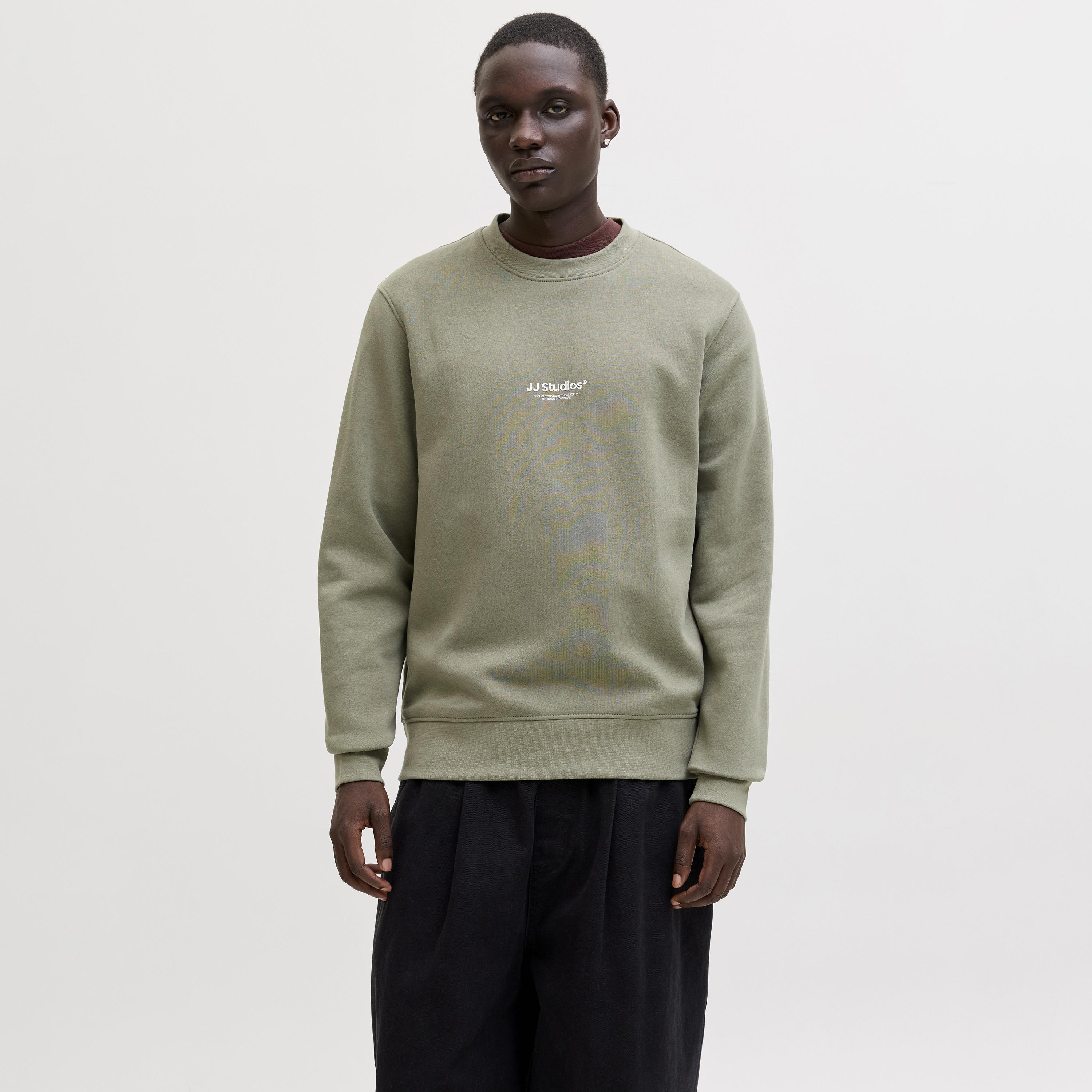 سويت شيرت رجالي جاك آند جونز سادة بياقة مستديرة وأكمام طويلة-men-winterwear-hoodiesandsweatshirts-image-24