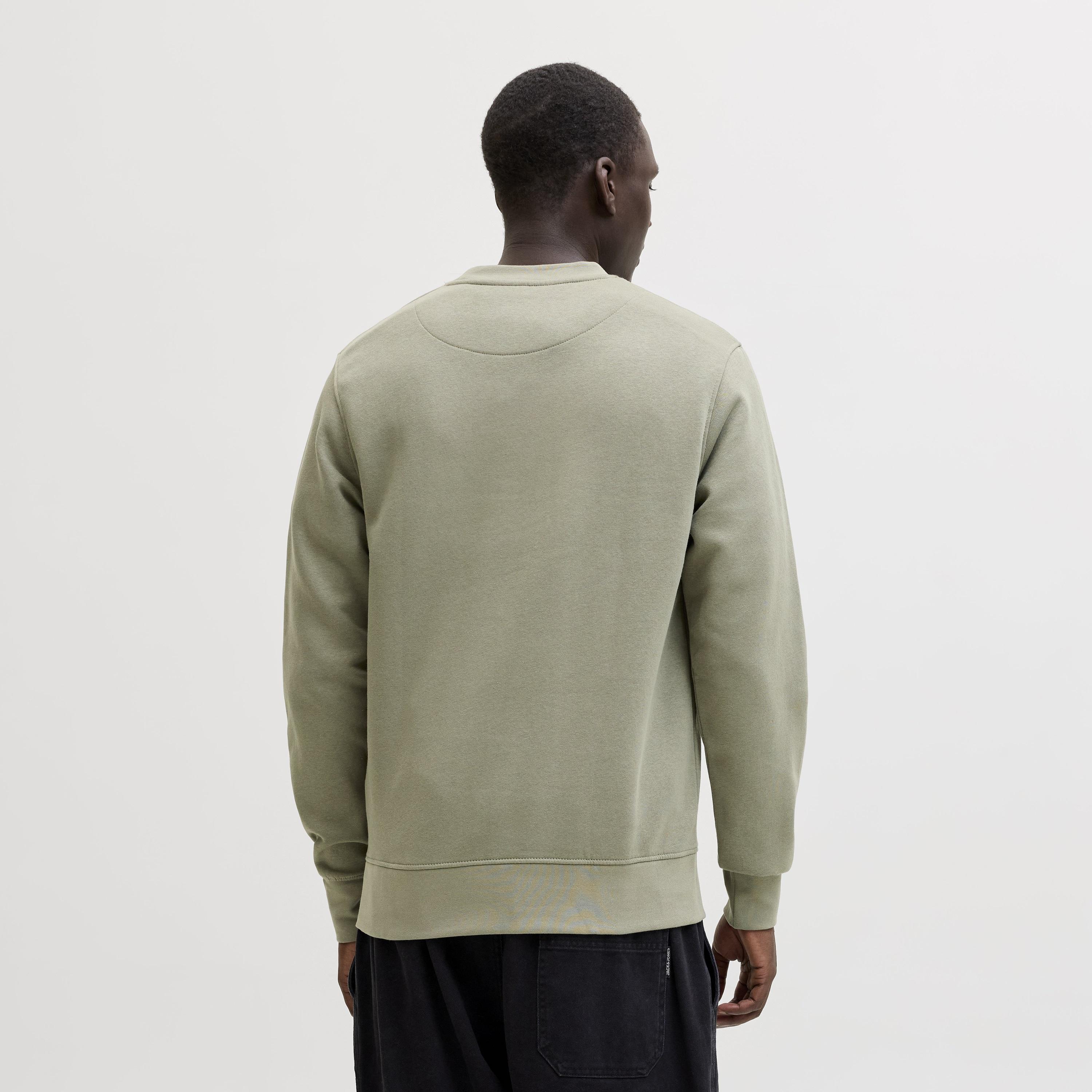 سويت شيرت رجالي جاك آند جونز سادة بياقة مستديرة وأكمام طويلة-men-winterwear-hoodiesandsweatshirts-image-27