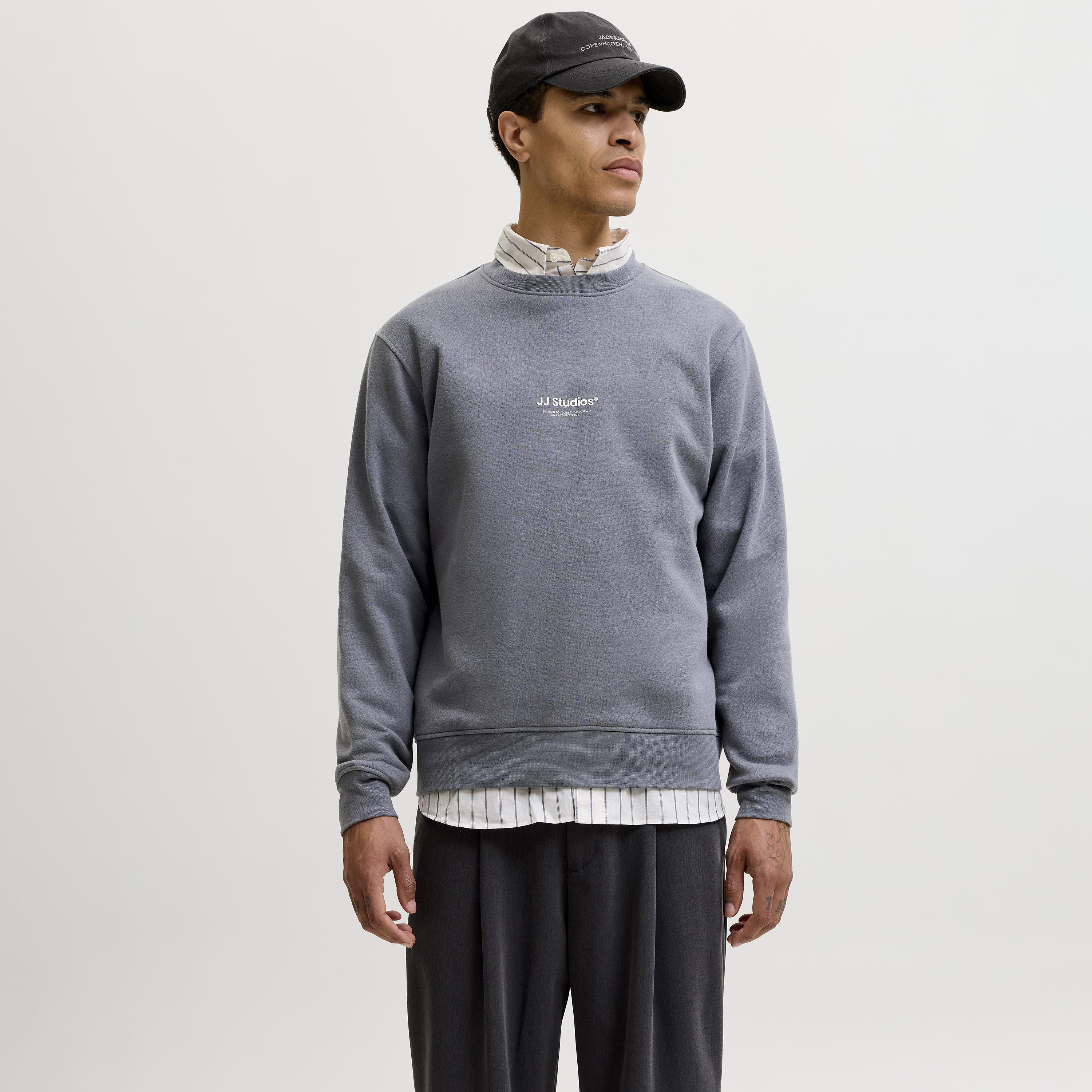 سويت شيرت رجالي جاك آند جونز سادة بياقة مستديرة وأكمام طويلة-men-winterwear-hoodiesandsweatshirts-image-30