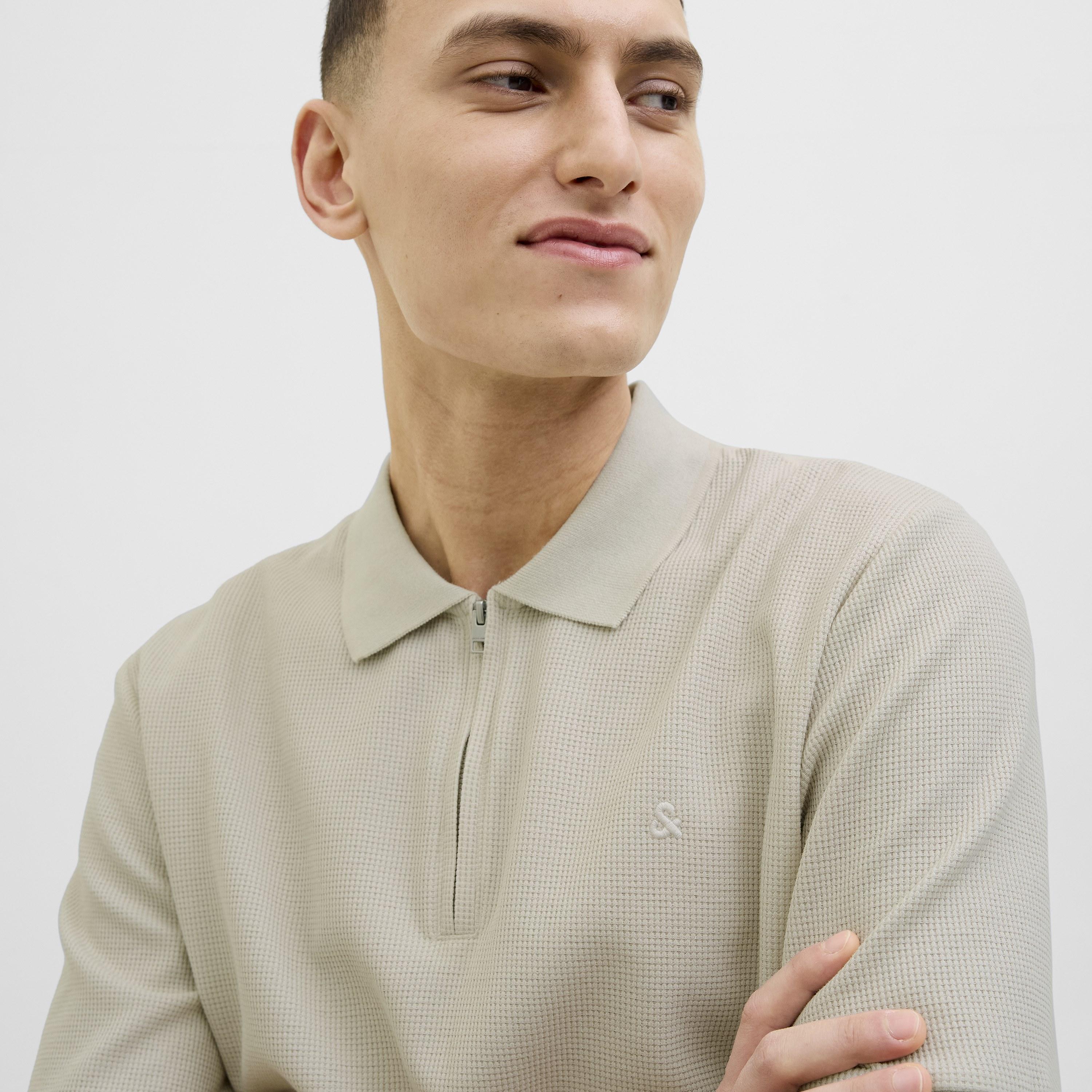 تيشيرت بولو رجالي بملمس مميز وأكمام قصيرة من جاك آند جونز-men-clothing-tshirtsandpolos-polos-image-3