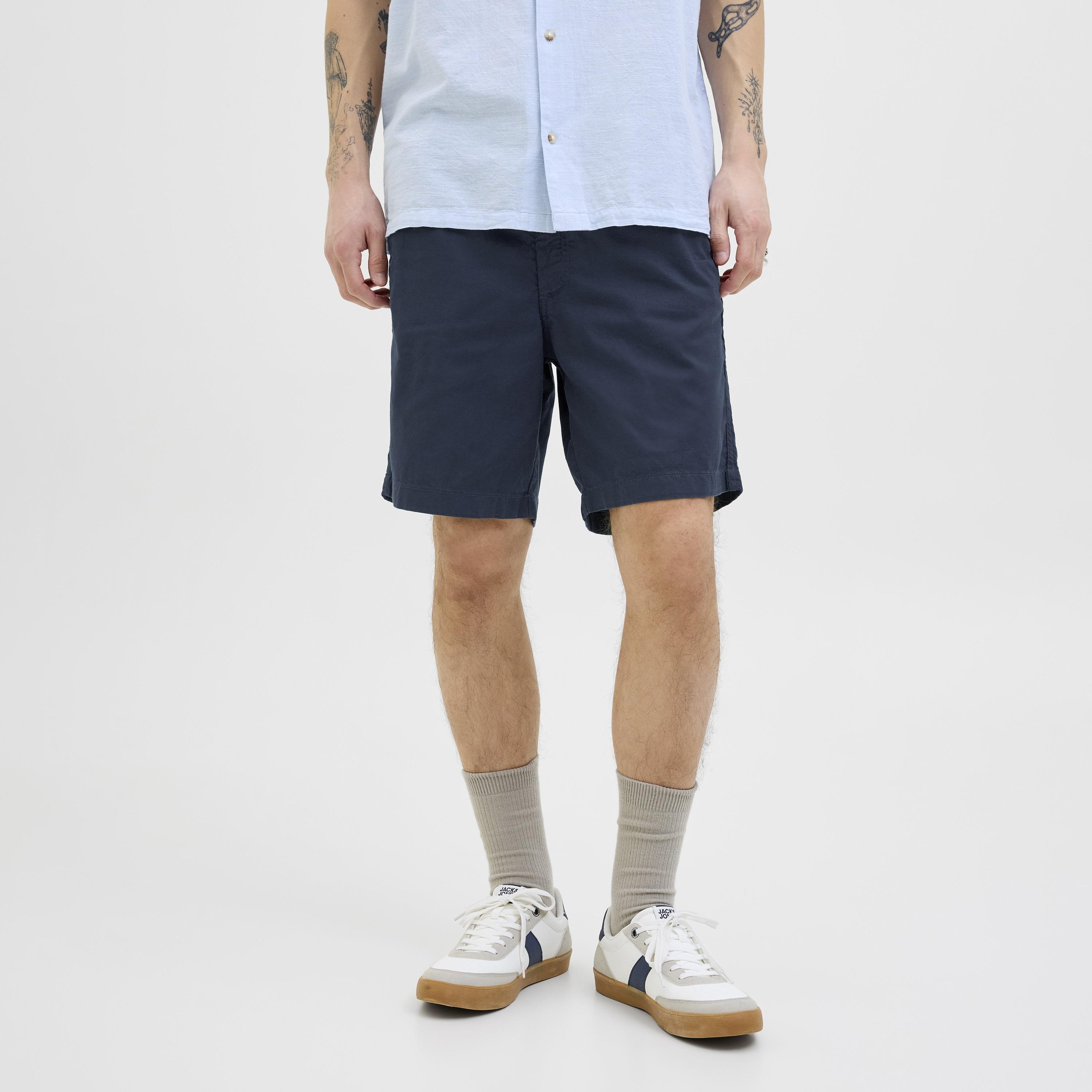 شورت رجالي سادة بخصر متوسط الارتفاع مع زر وسحاب للإغلاق من جاك آند جونز-men-clothing-bottoms-shorts-image-1
