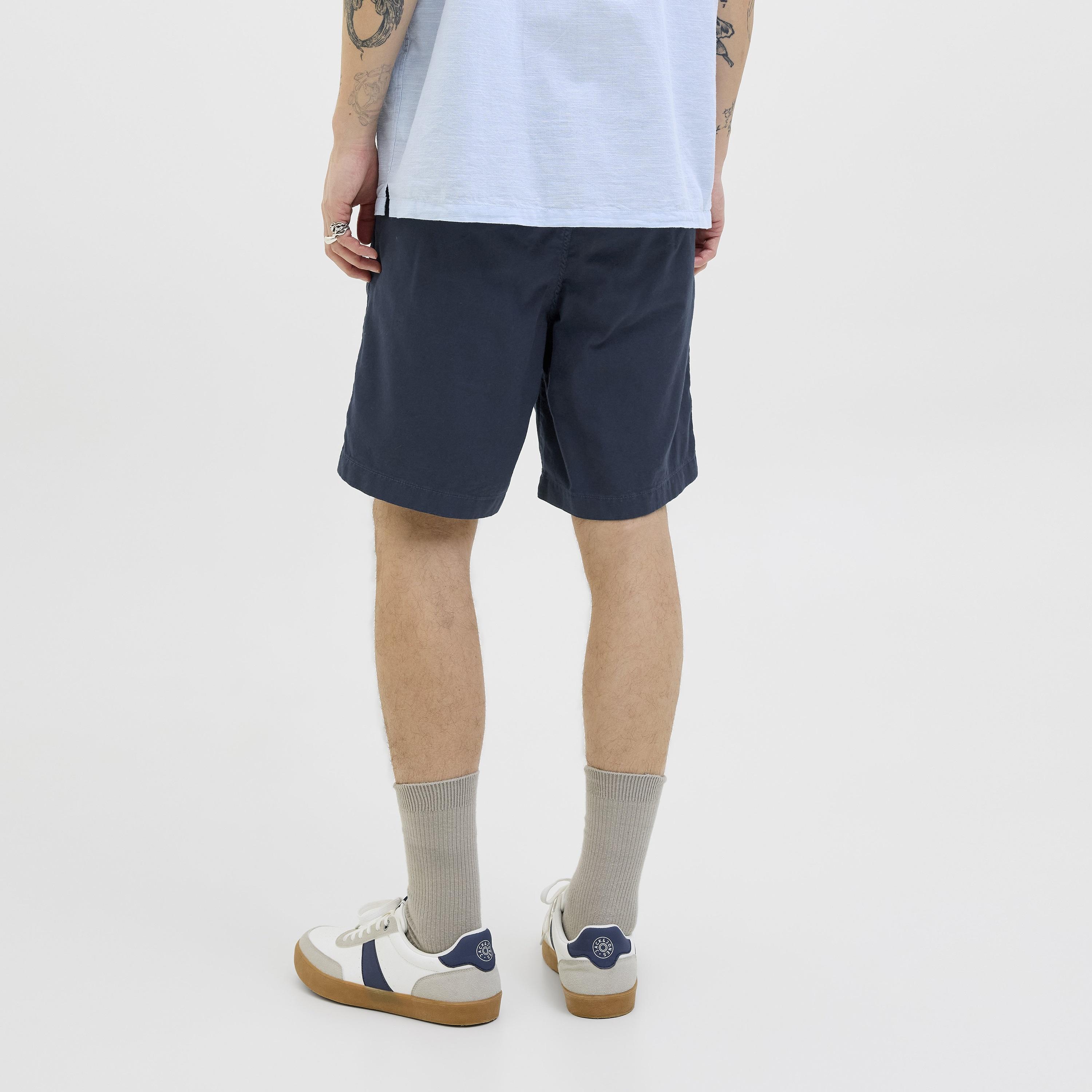 شورت رجالي سادة بخصر متوسط الارتفاع مع زر وسحاب للإغلاق من جاك آند جونز-men-clothing-bottoms-shorts-image-5