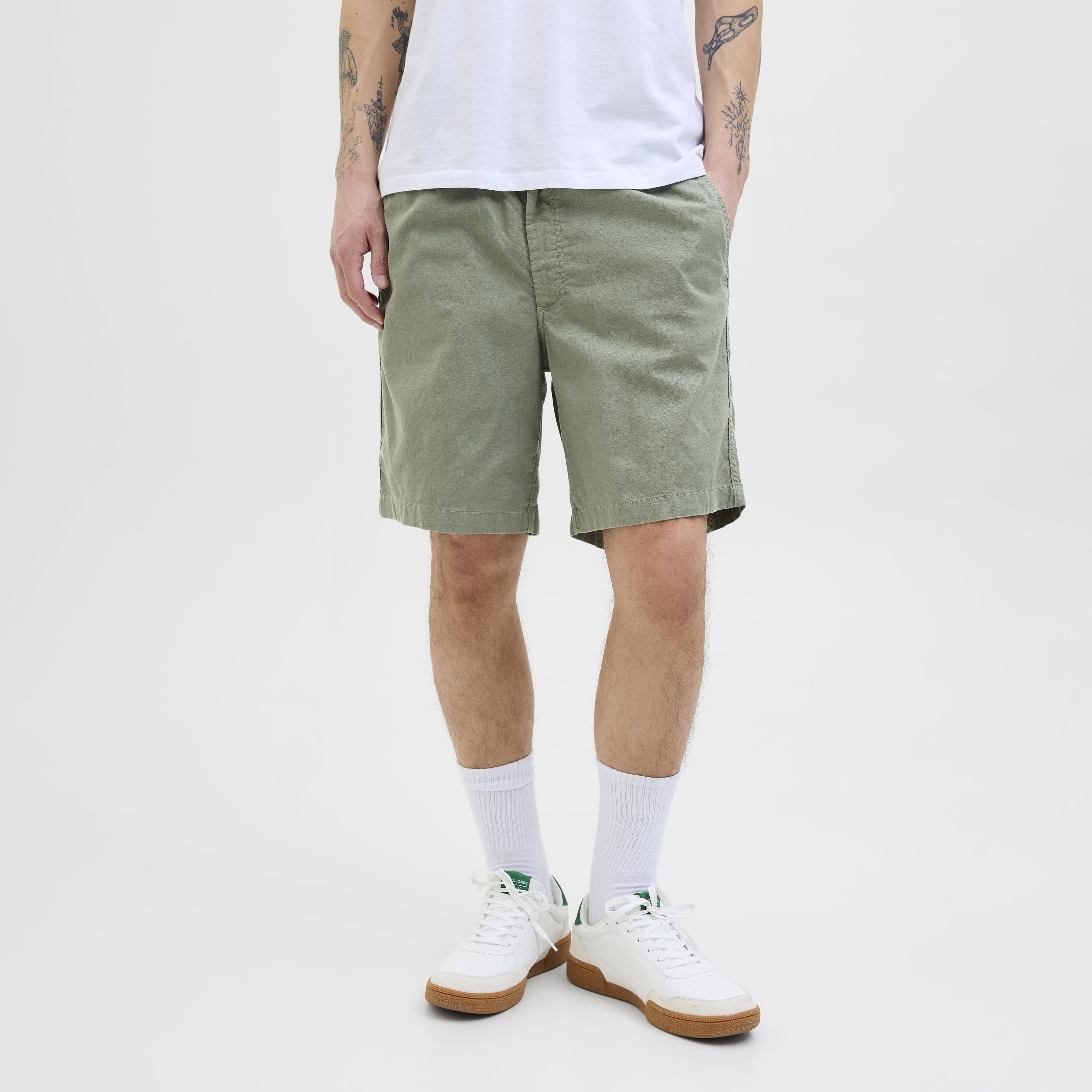 شورت رجالي سادة بخصر متوسط الارتفاع مع زر وسحاب للإغلاق من جاك آند جونز-men-clothing-bottoms-shorts-image-1