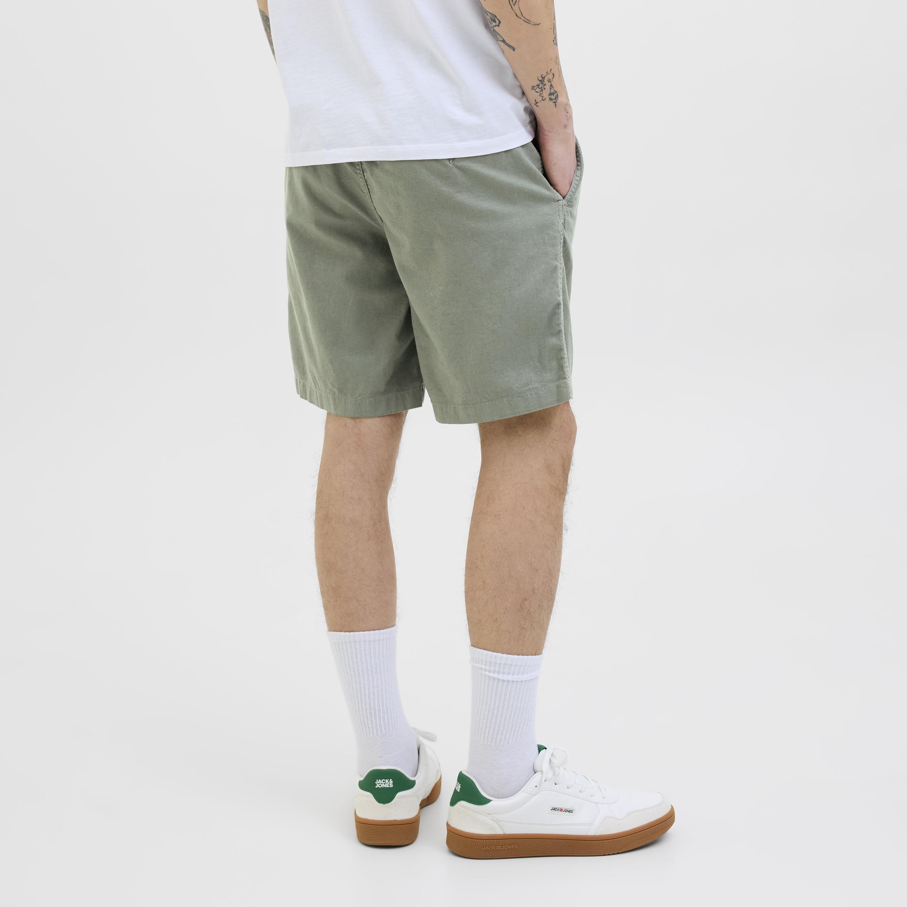 شورت رجالي سادة بخصر متوسط الارتفاع مع زر وسحاب للإغلاق من جاك آند جونز-men-clothing-bottoms-shorts-image-4