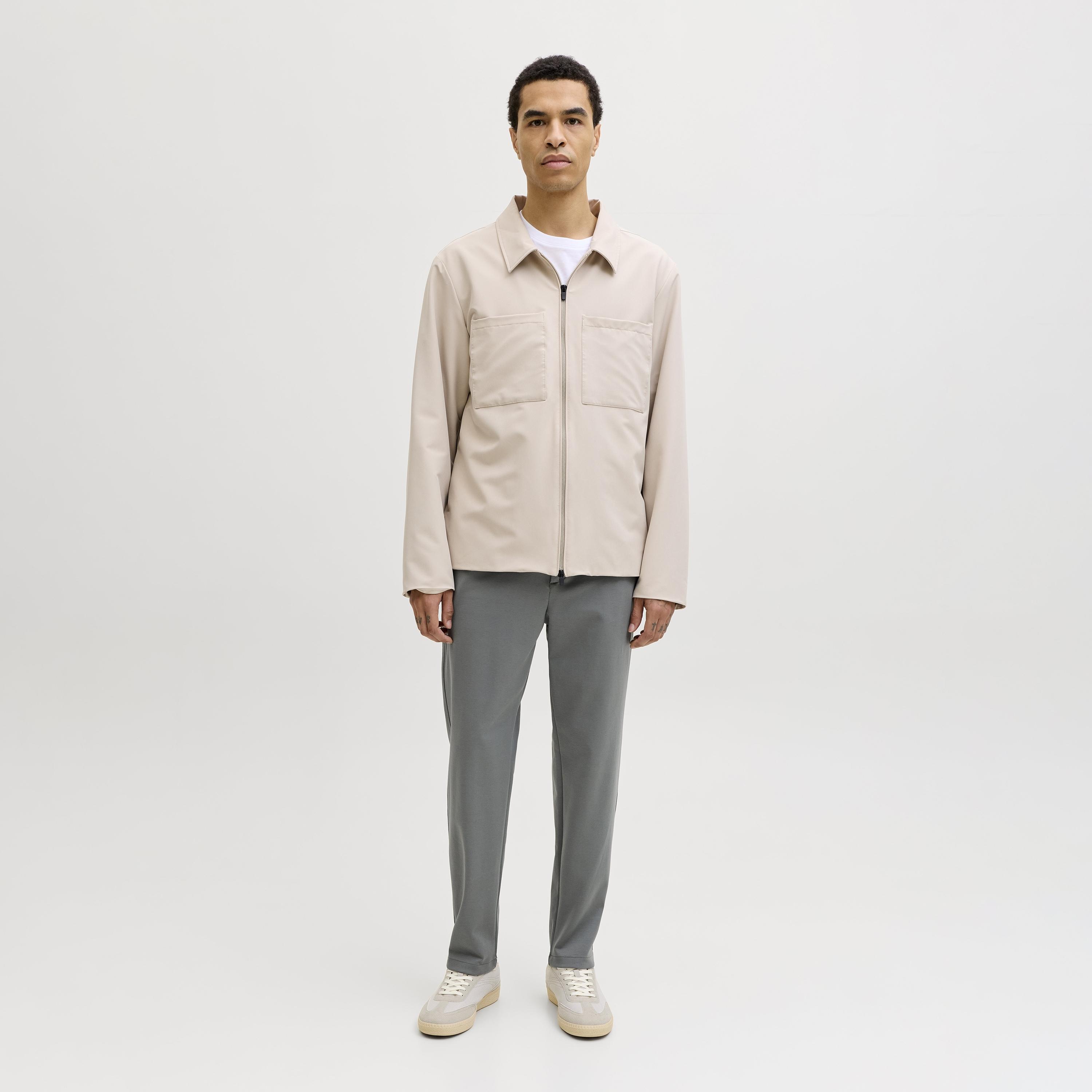 بنطال رجالي سادة بخصر متوسط الارتفاع وشريط مطاطي برباط من جاك آند جونز-men-clothing-bottoms-trousersandchinos-trousers-image-2