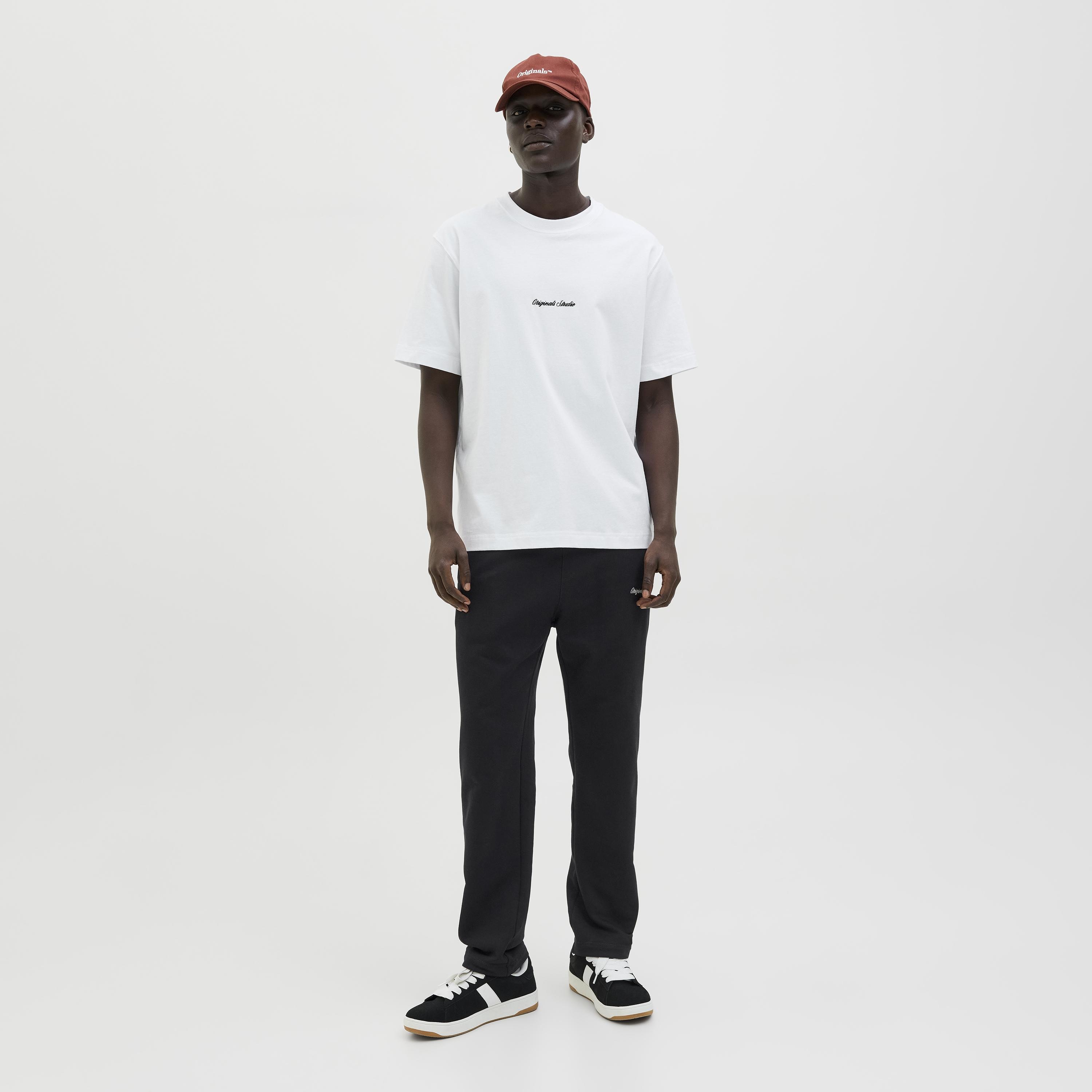 بنطلون رياضي رجالي سادة بخصر متوسط الارتفاع برباط من جاك آند جونز-men-clothing-joggers-image-2