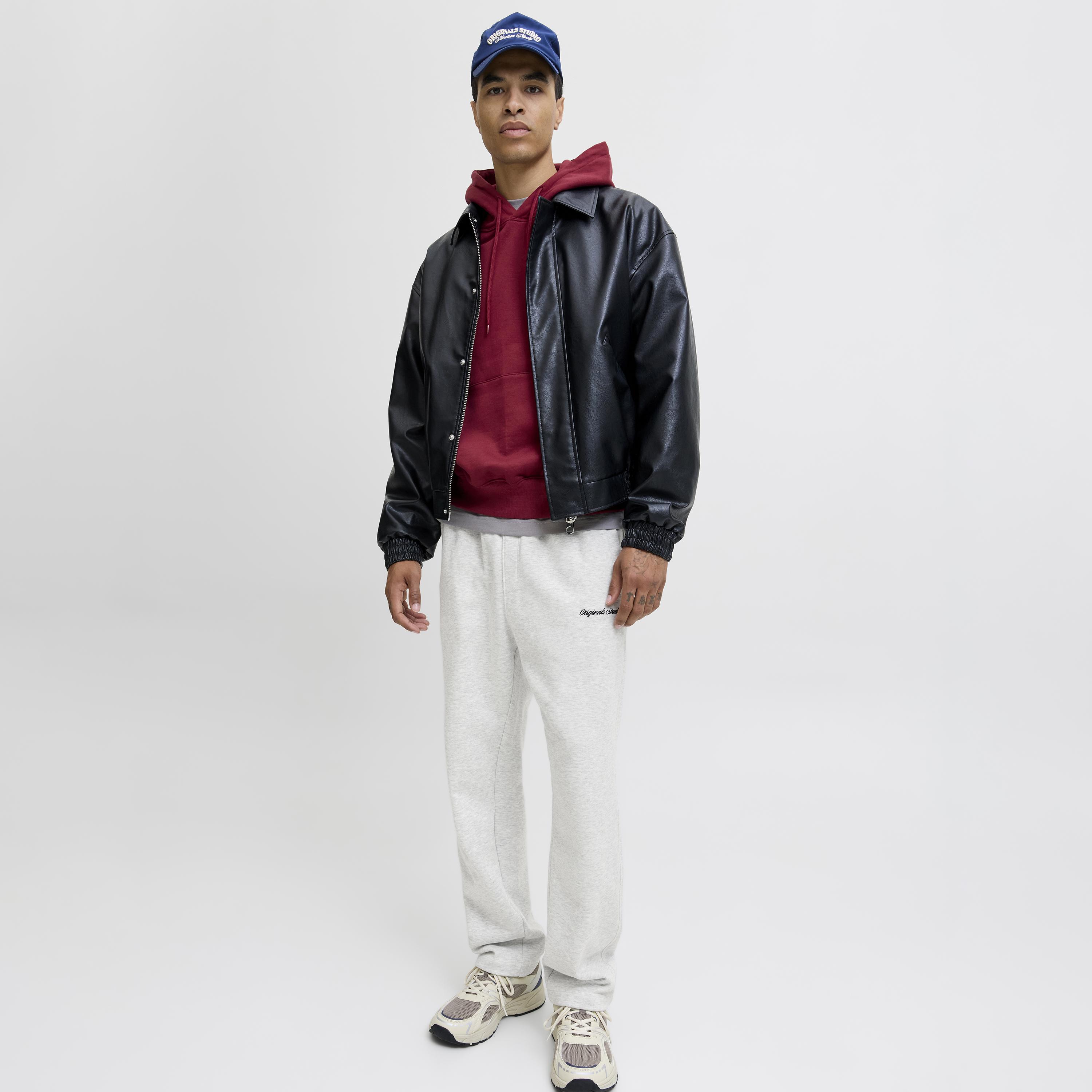 بنطلون رياضي رجالي سادة بخصر متوسط الارتفاع برباط من جاك آند جونز-men-clothing-joggers-image-10