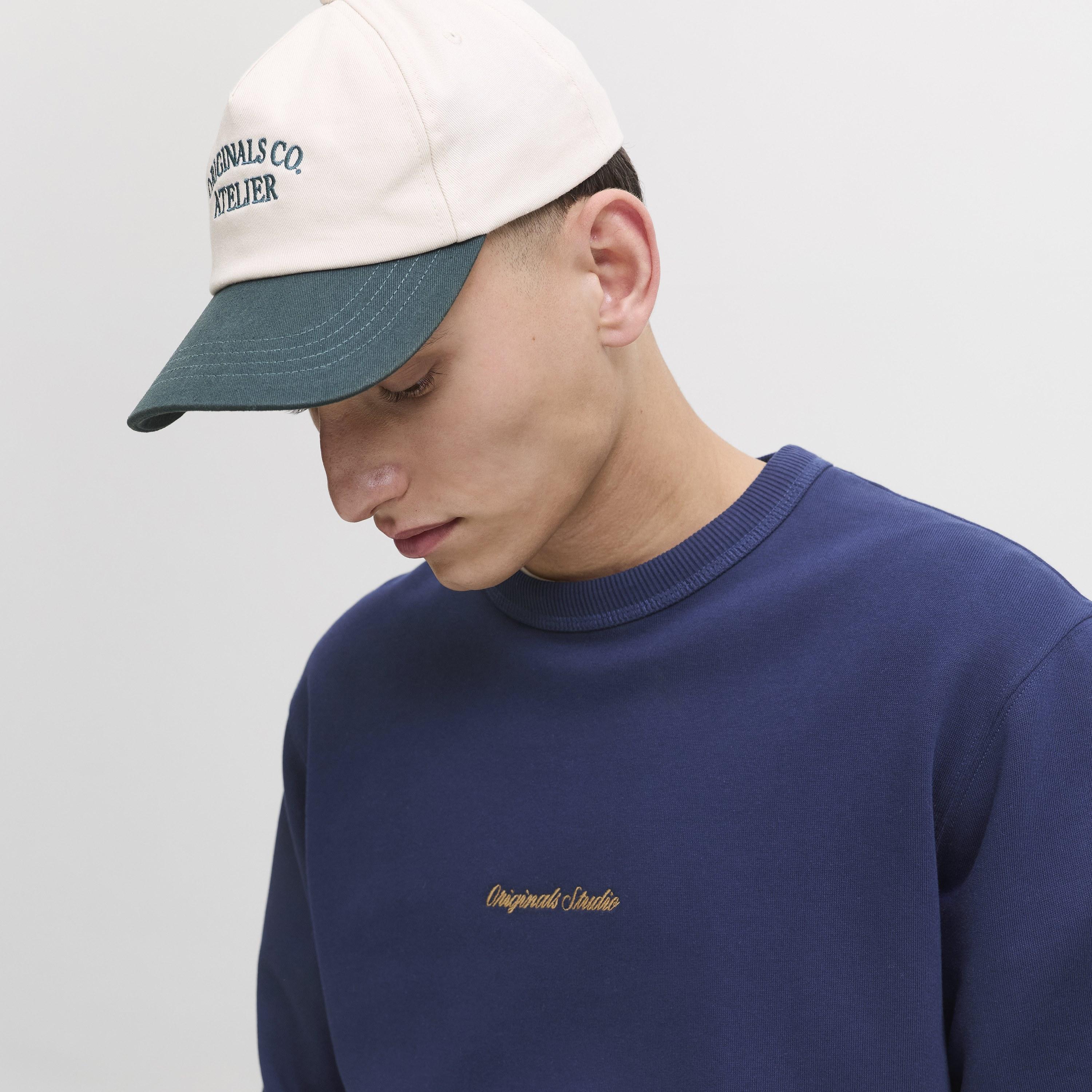 سويت شيرت رجالي جاك آند جونز سادة بياقة مستديرة وأكمام طويلة-men-winterwear-hoodiesandsweatshirts-image-3