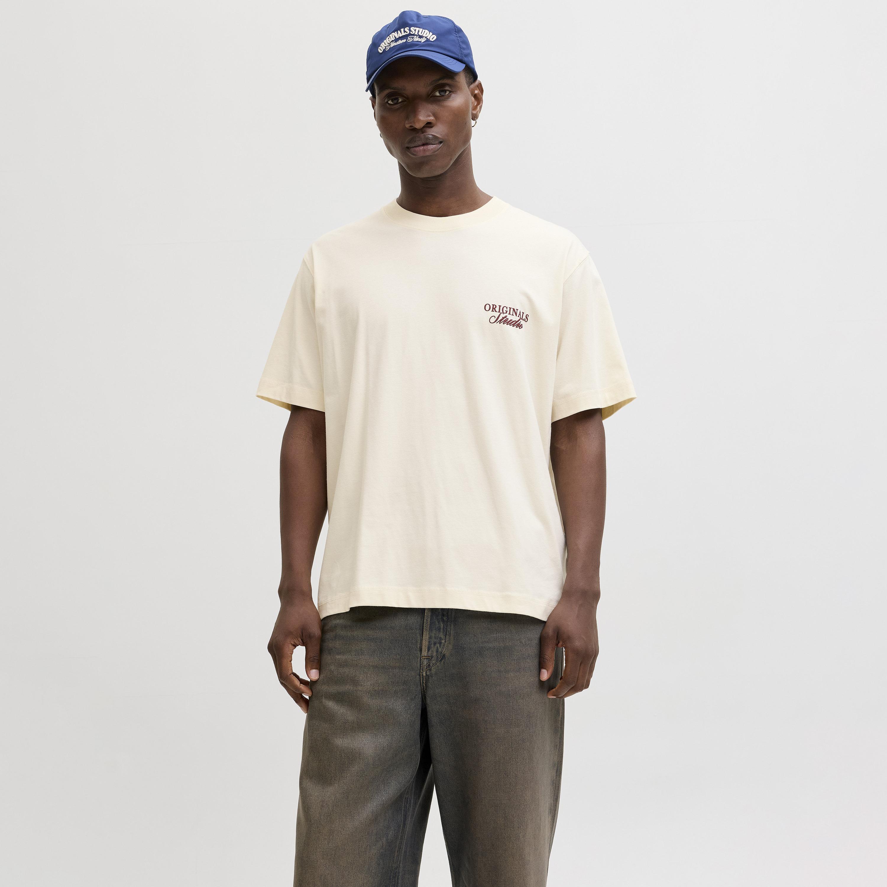 تيشرت رجالي بطبعة طبوغرافية وياقة مستديرة وأكمام قصيرة من جاك آند جونز-men-clothing-tshirtsandpolos-tshirts-image-1