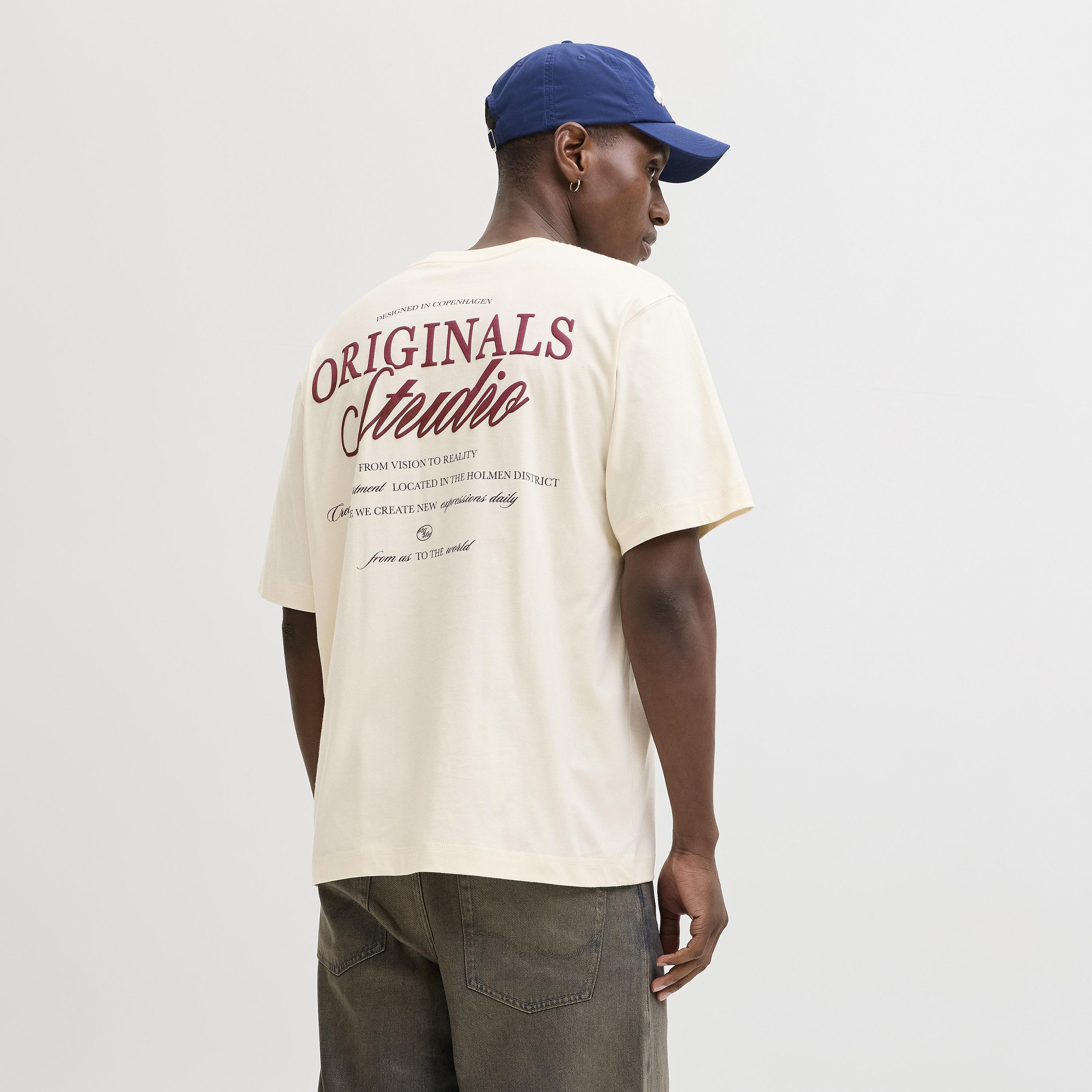 تيشرت رجالي بطبعة طبوغرافية وياقة مستديرة وأكمام قصيرة من جاك آند جونز-men-clothing-tshirtsandpolos-tshirts-image-4