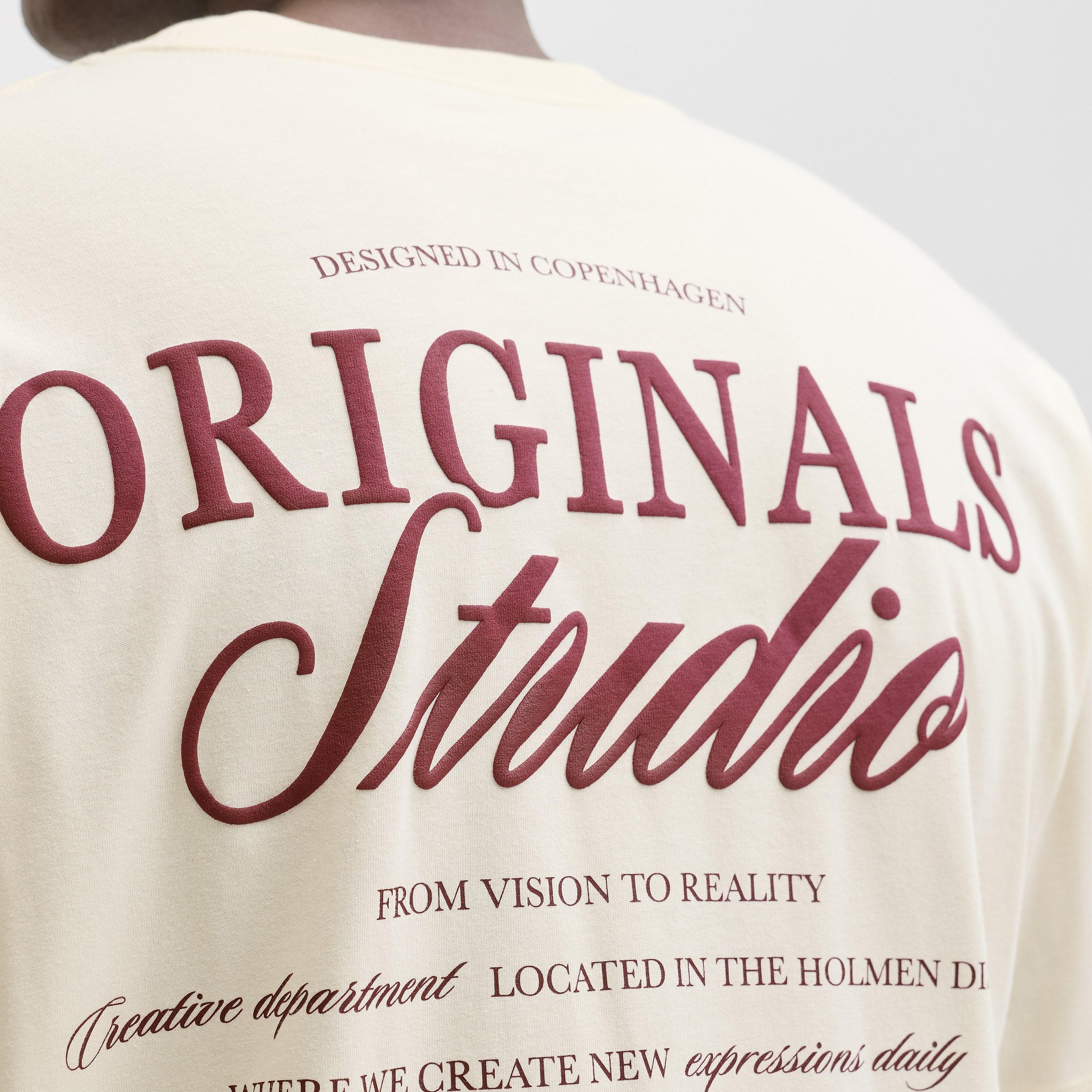 تيشرت رجالي بطبعة طبوغرافية وياقة مستديرة وأكمام قصيرة من جاك آند جونز-men-clothing-tshirtsandpolos-tshirts-image-5