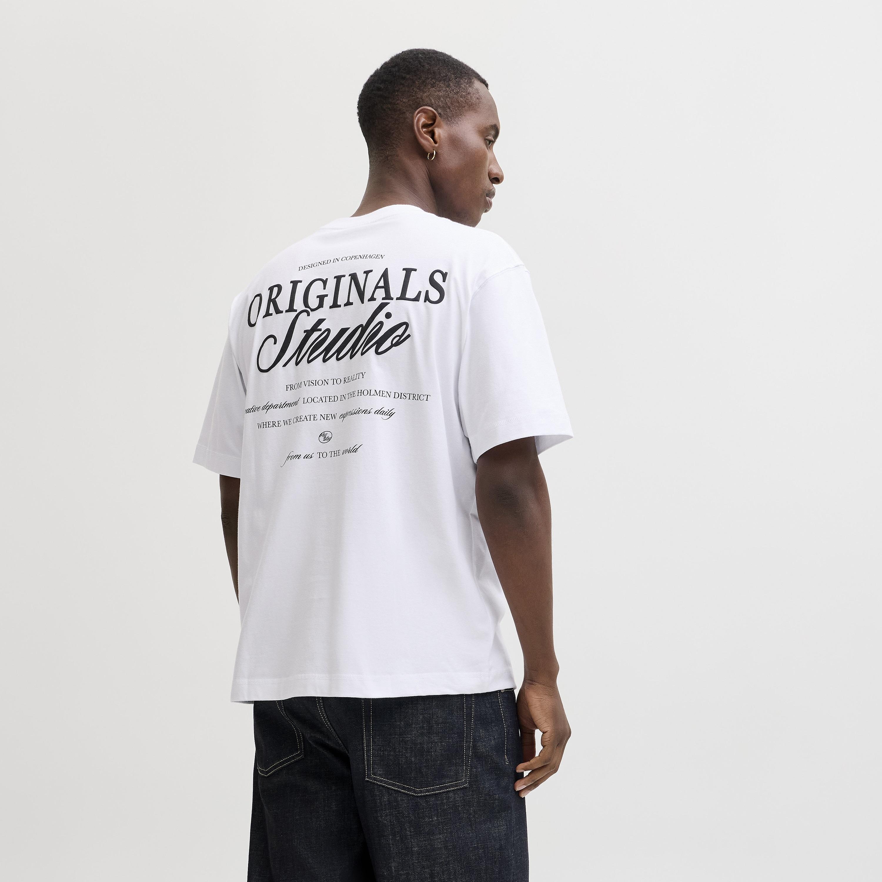 تيشرت رجالي بطبعة طبوغرافية وياقة مستديرة وأكمام قصيرة من جاك آند جونز-men-clothing-tshirtsandpolos-tshirts-image-4