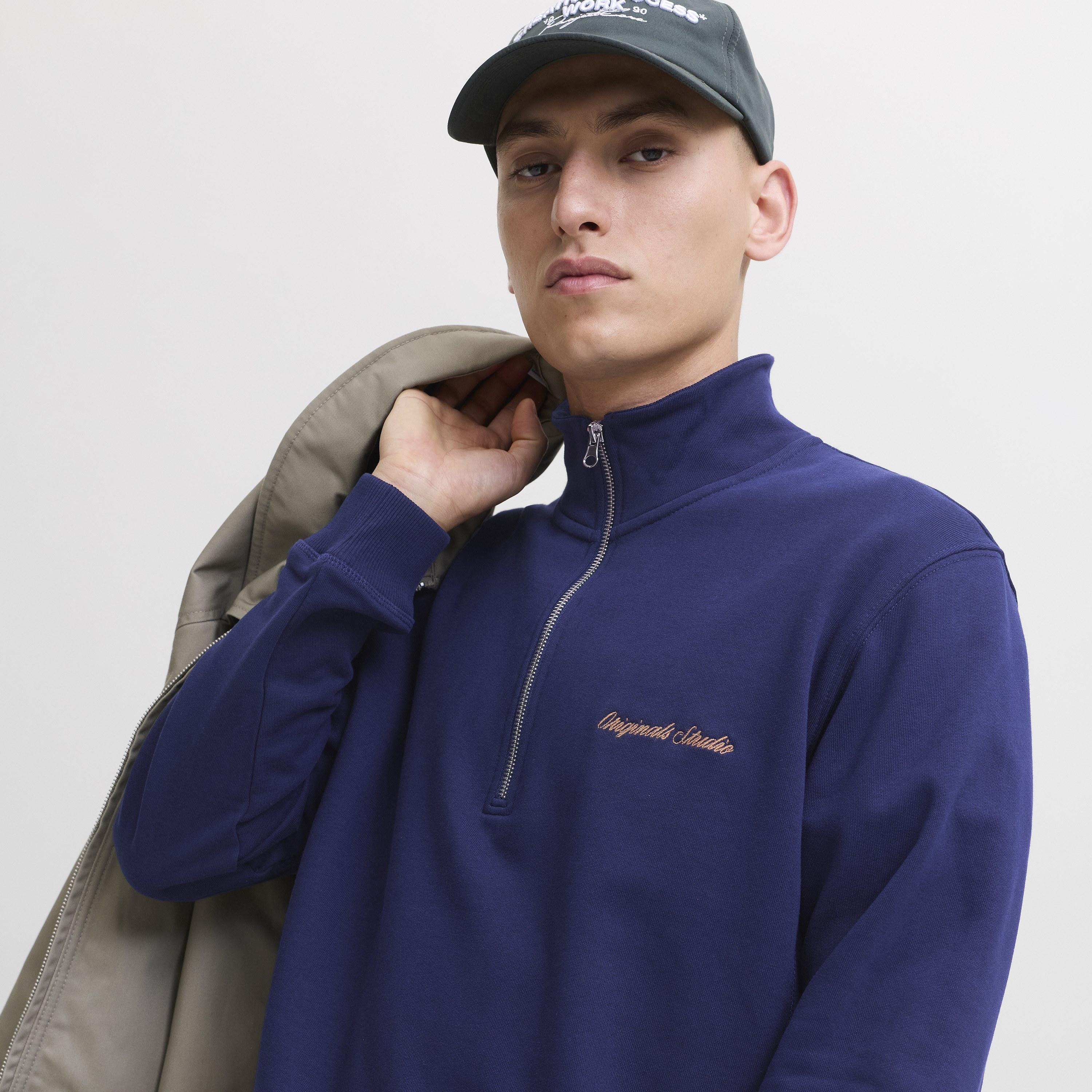 كنزة صوفية رجالية سادة بياقة عالية وأكمام طويلة من جاك ان جونز-men-winterwear-hoodiesandsweatshirts-image-3