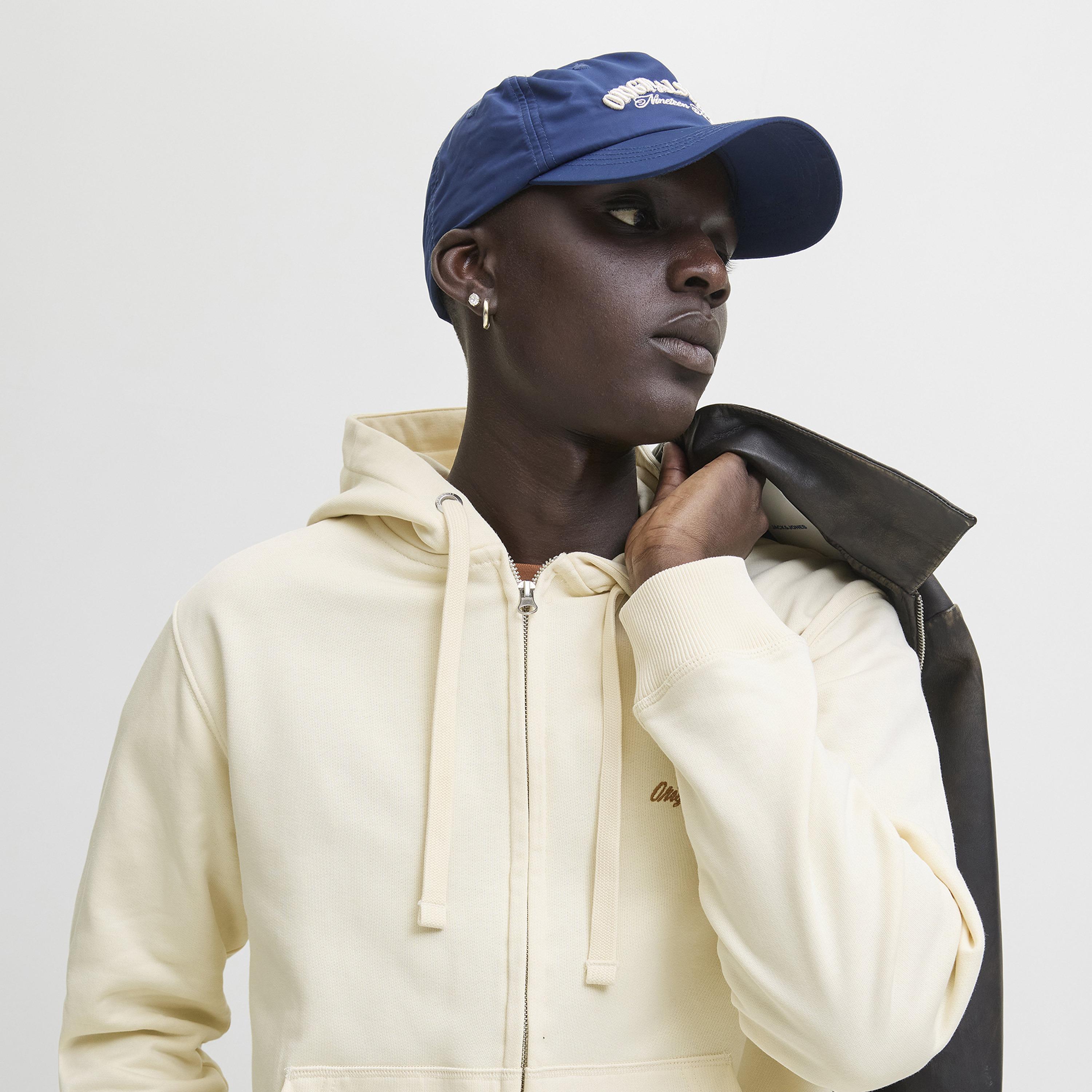 سويت شيرت رجالي سادة بهودي وأكمام طويلة وسحاب إغلاق كامل من جاك آند جونز-men-winterwear-hoodiesandsweatshirts-image-3