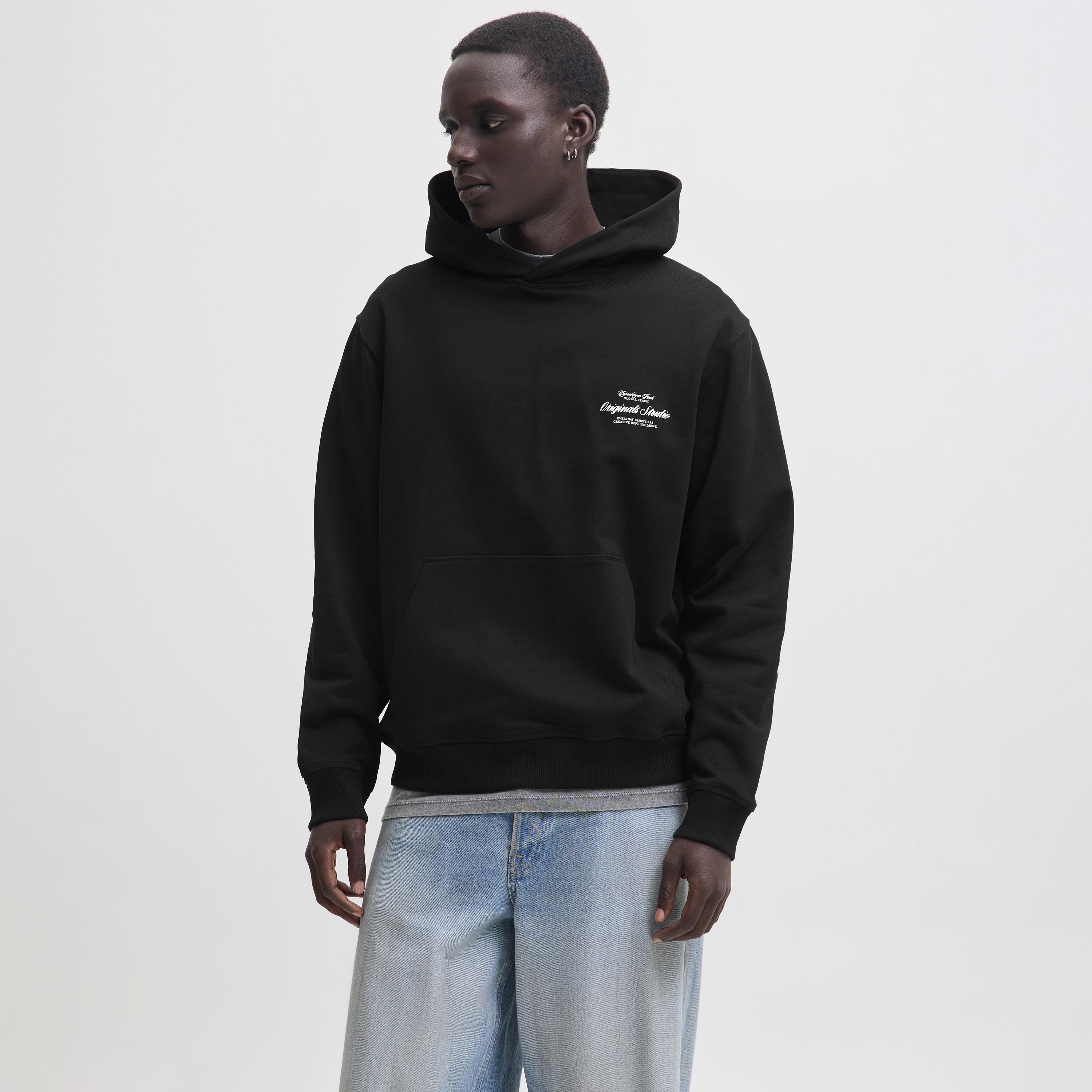 كنزة صوفية رجالية مطبوعة بنص بقلنسوة وأكمام طويلة من جاك ان جونز-men-winterwear-hoodiesandsweatshirts-image-32